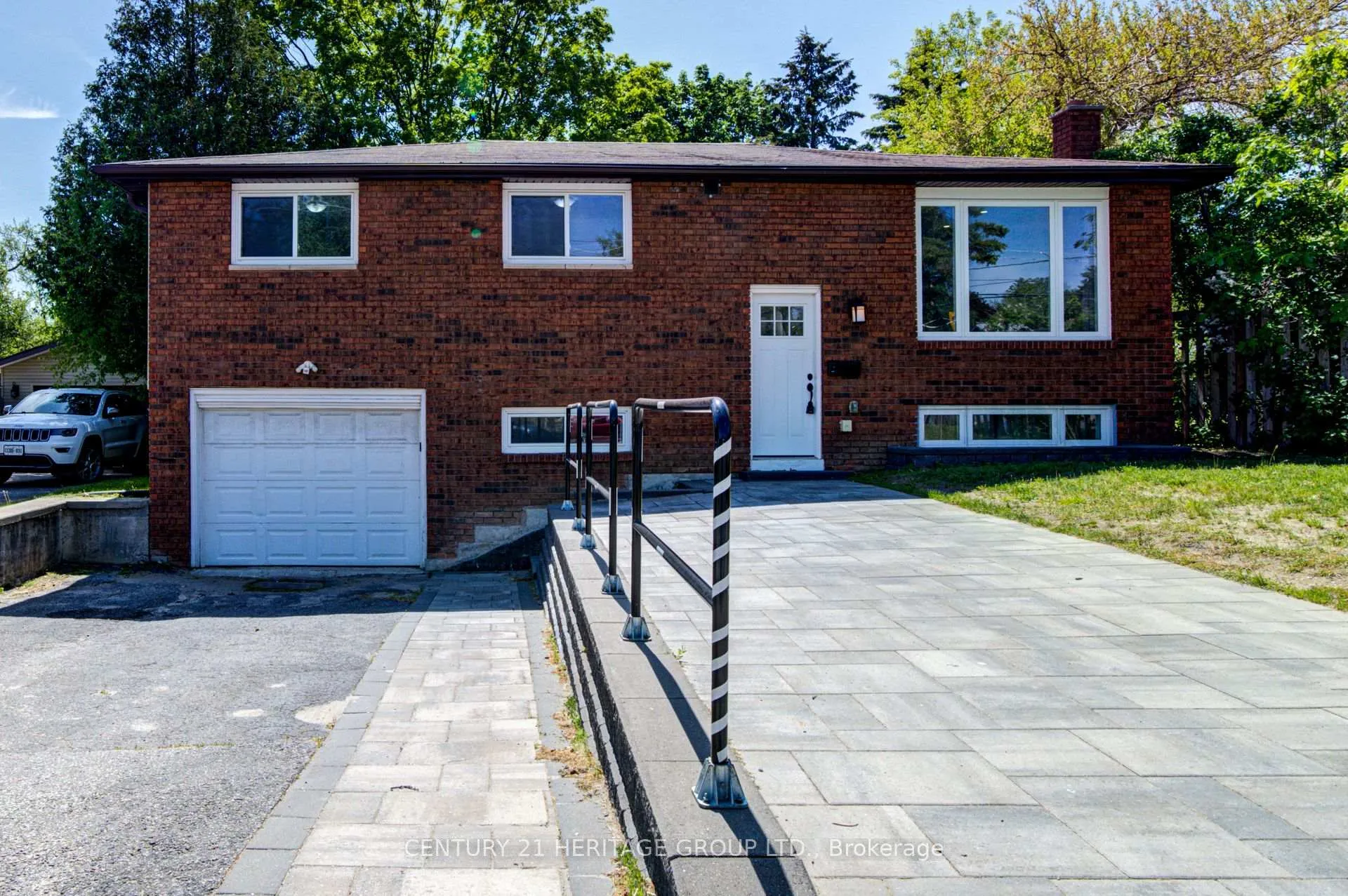 Front of 200 Ferndale Drive N