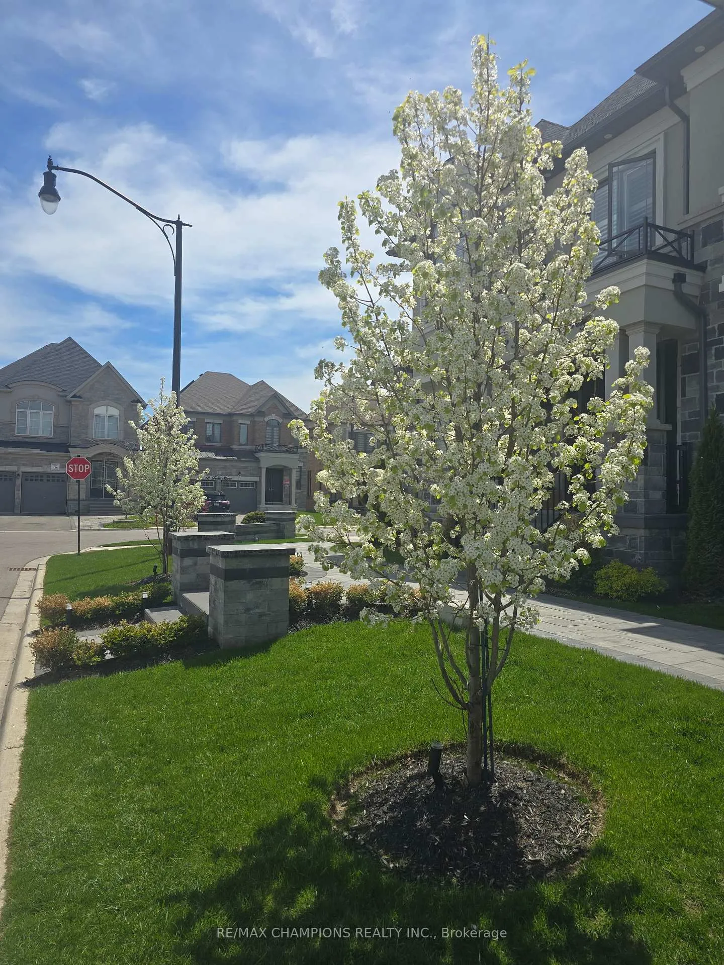 Photo 2 of 2 Blue Silo Way, Brampton, Northwest Brampton — HOMEH
