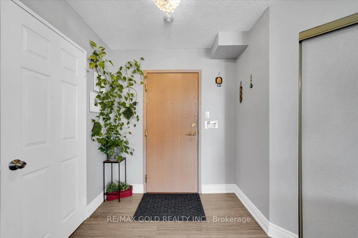 Photo 3 of Unit 805, 55 Elm Drive W, Mississauga, City Centre — HOMEH