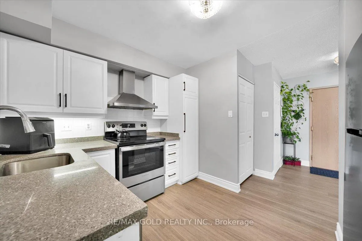 Photo 7 of Unit 805, 55 Elm Drive W, Mississauga, City Centre — HOMEH