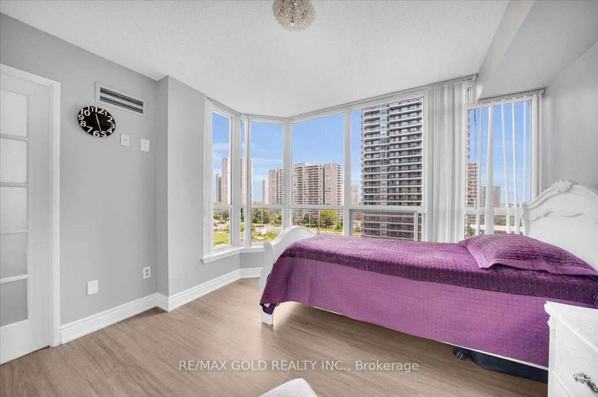 Photo 11 of Unit 805, 55 Elm Drive W, Mississauga, City Centre — HOMEH