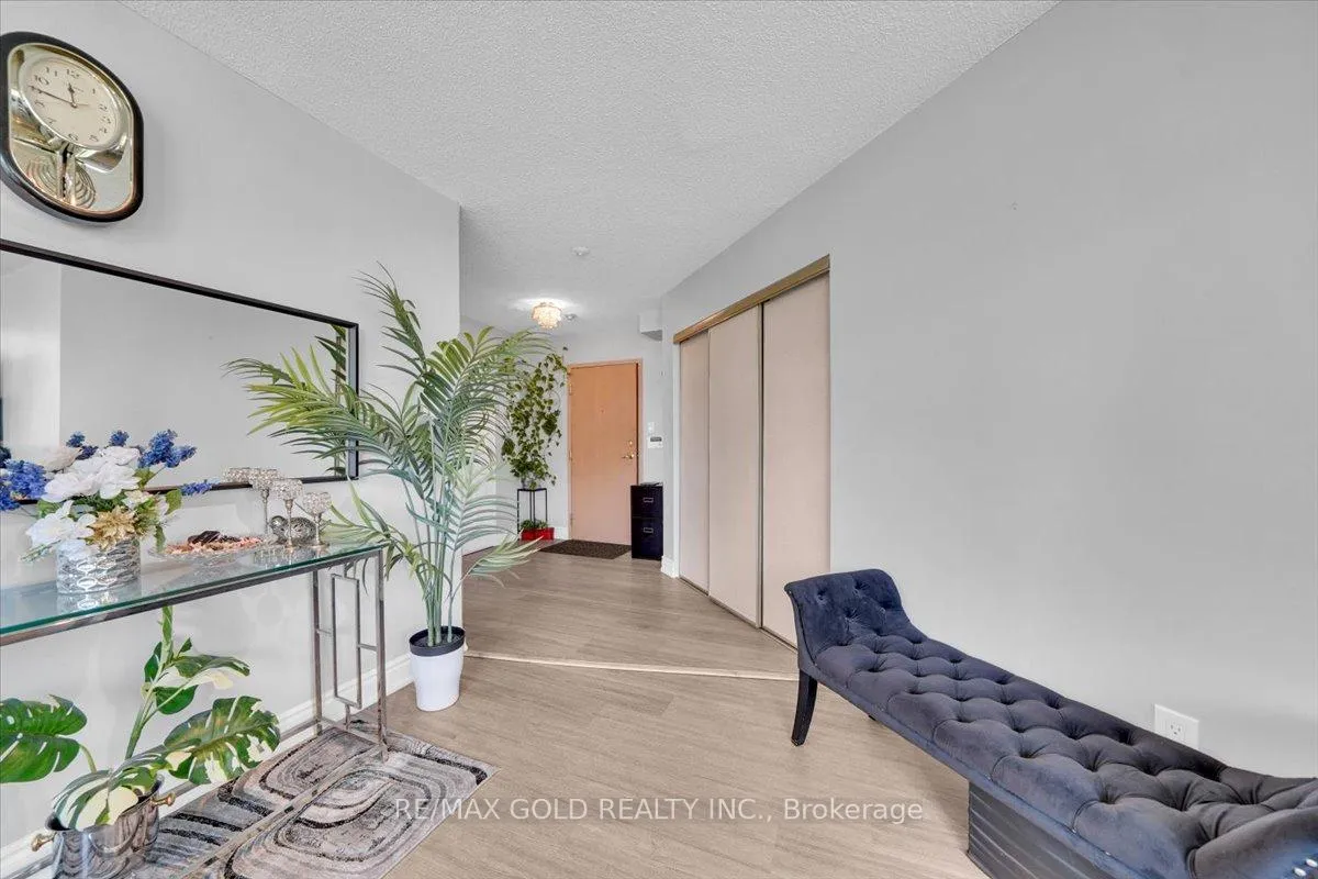 Photo 13 of Unit 805, 55 Elm Drive W, Mississauga, City Centre — HOMEH