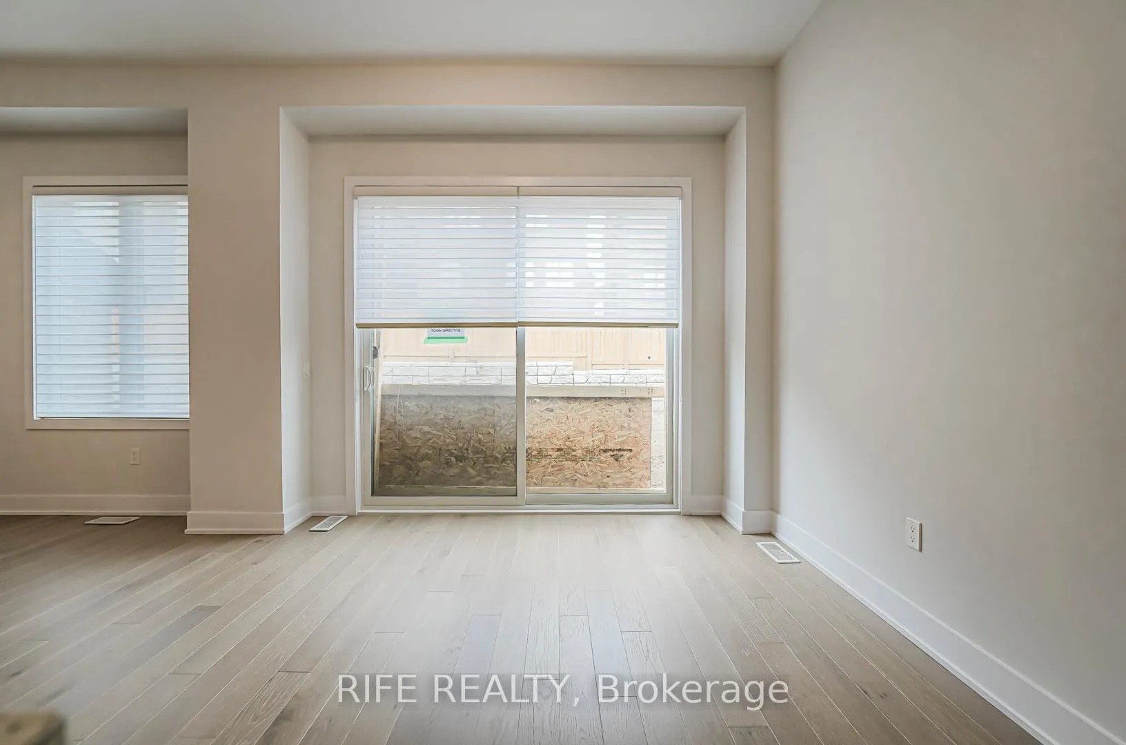 Photo 5 of 177 Sikura Circle, Aurora, Rural Aurora — HOMEH