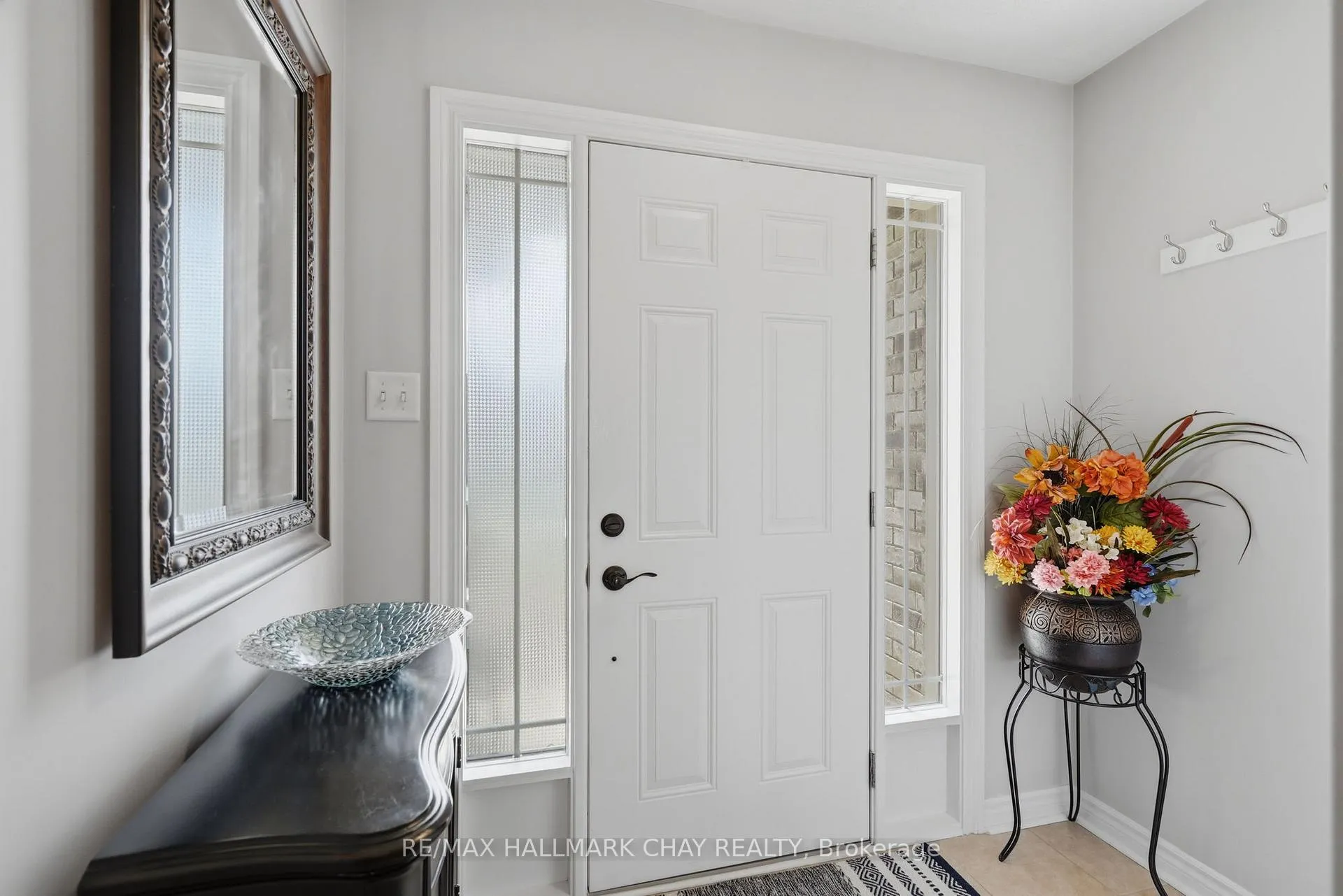 Photo 3 of 215 Banting Crescent, Essa, Angus — HOMEH
