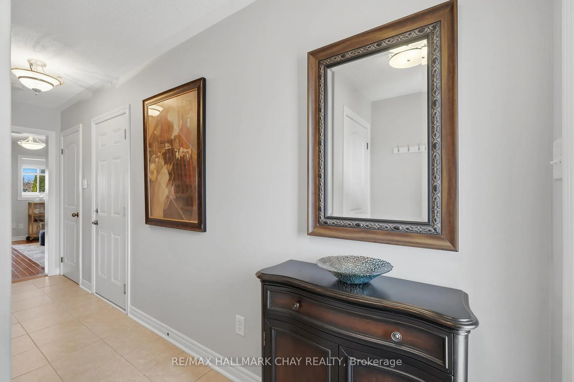 Photo 5 of 215 Banting Crescent, Essa, Angus — HOMEH
