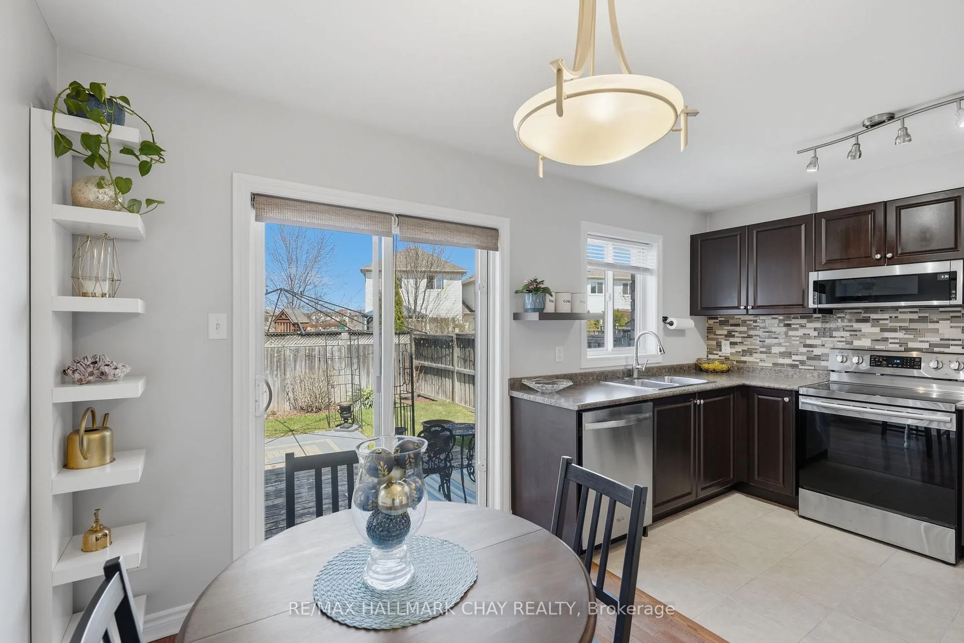Photo 12 of 215 Banting Crescent, Essa, Angus — HOMEH