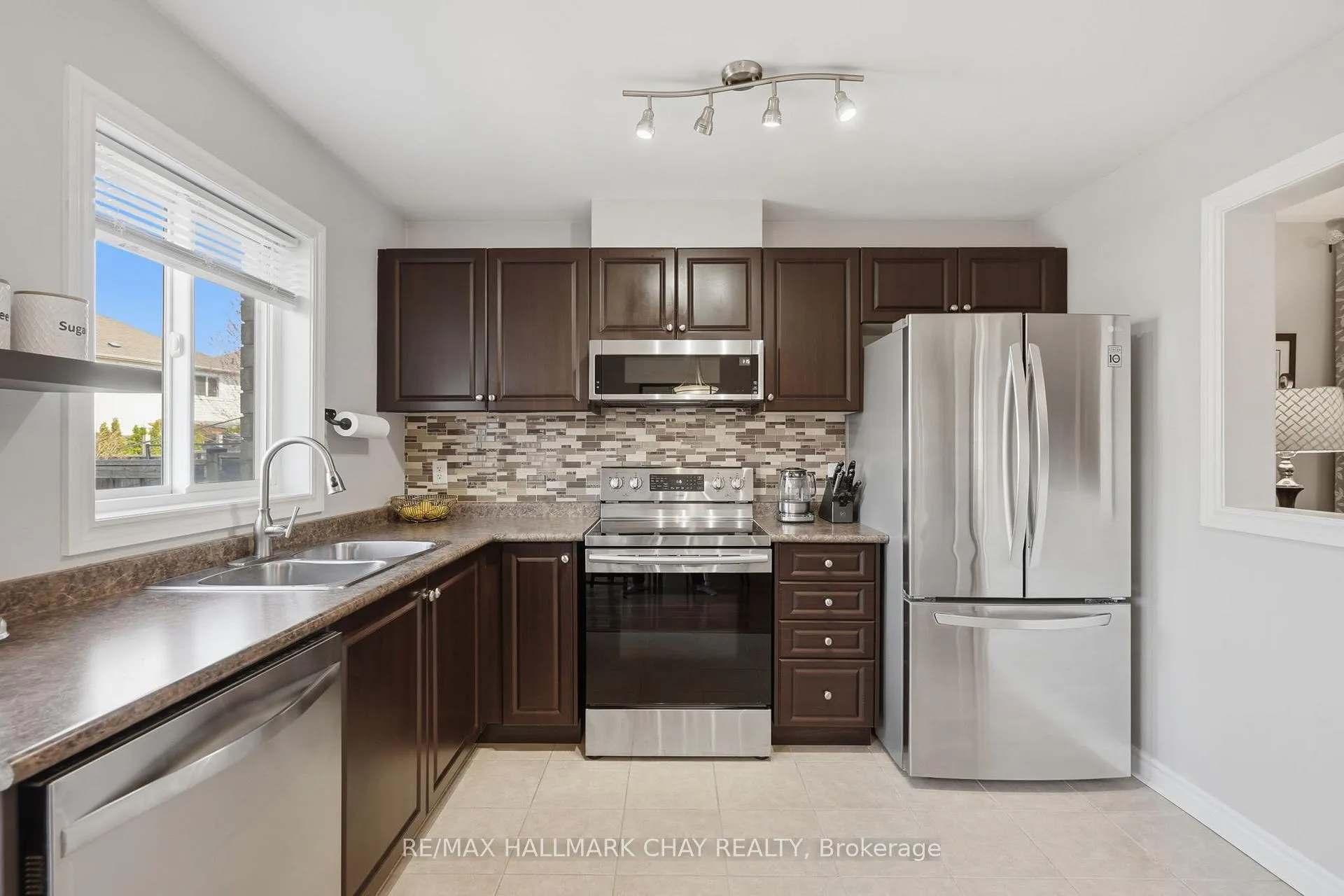 Photo 15 of 215 Banting Crescent, Essa, Angus — HOMEH