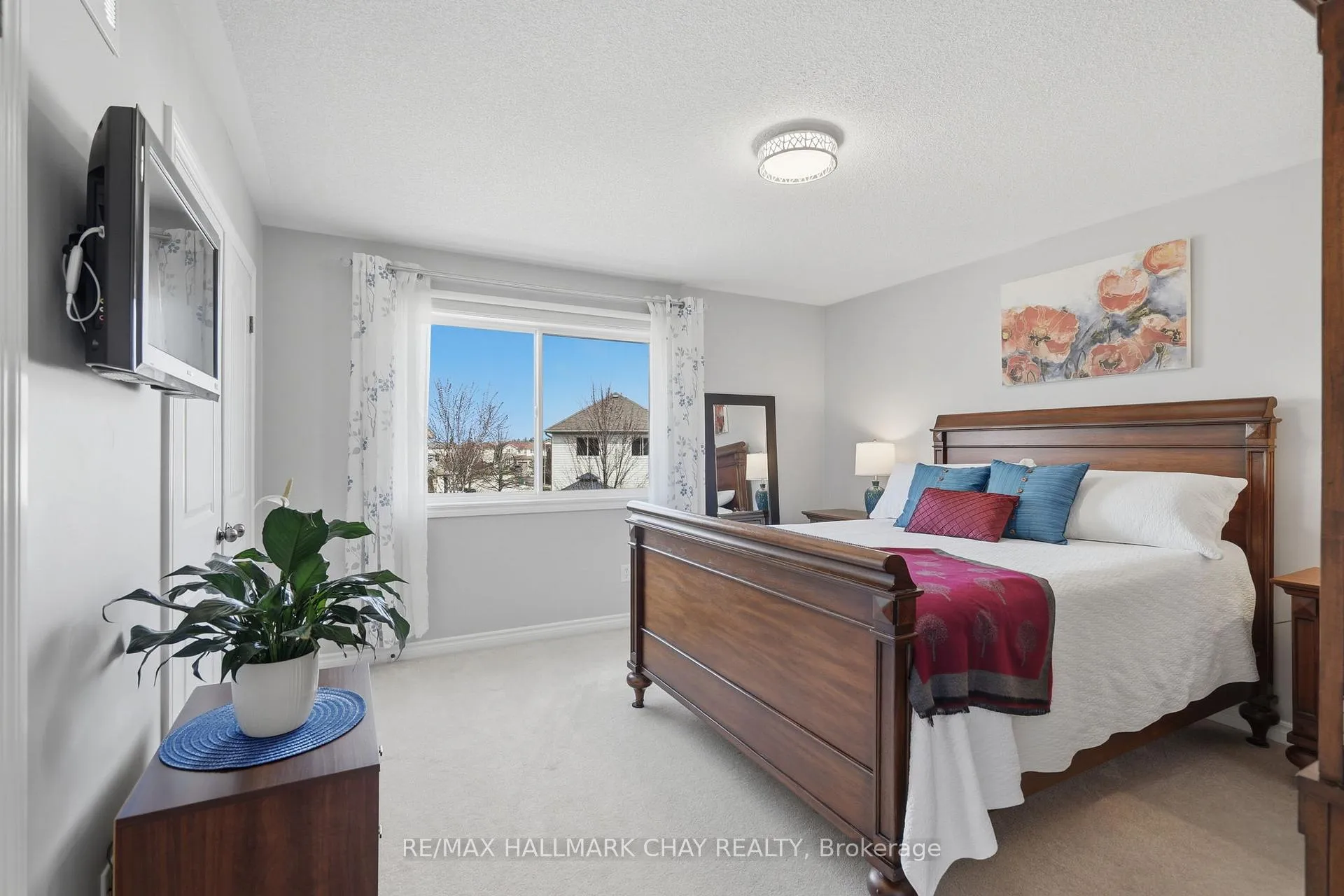 Photo 16 of 215 Banting Crescent, Essa, Angus — HOMEH