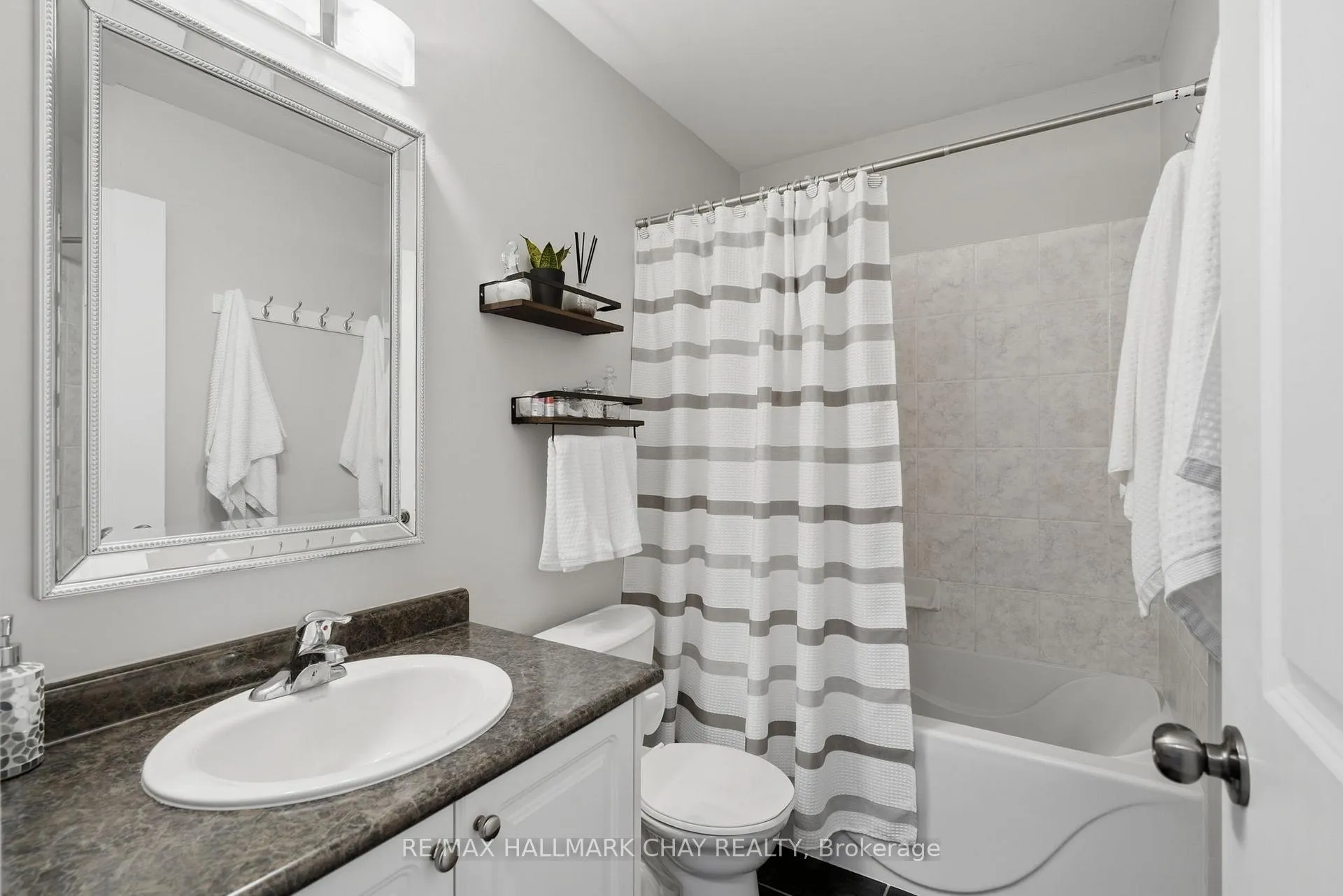 Photo 19 of 215 Banting Crescent, Essa, Angus — HOMEH