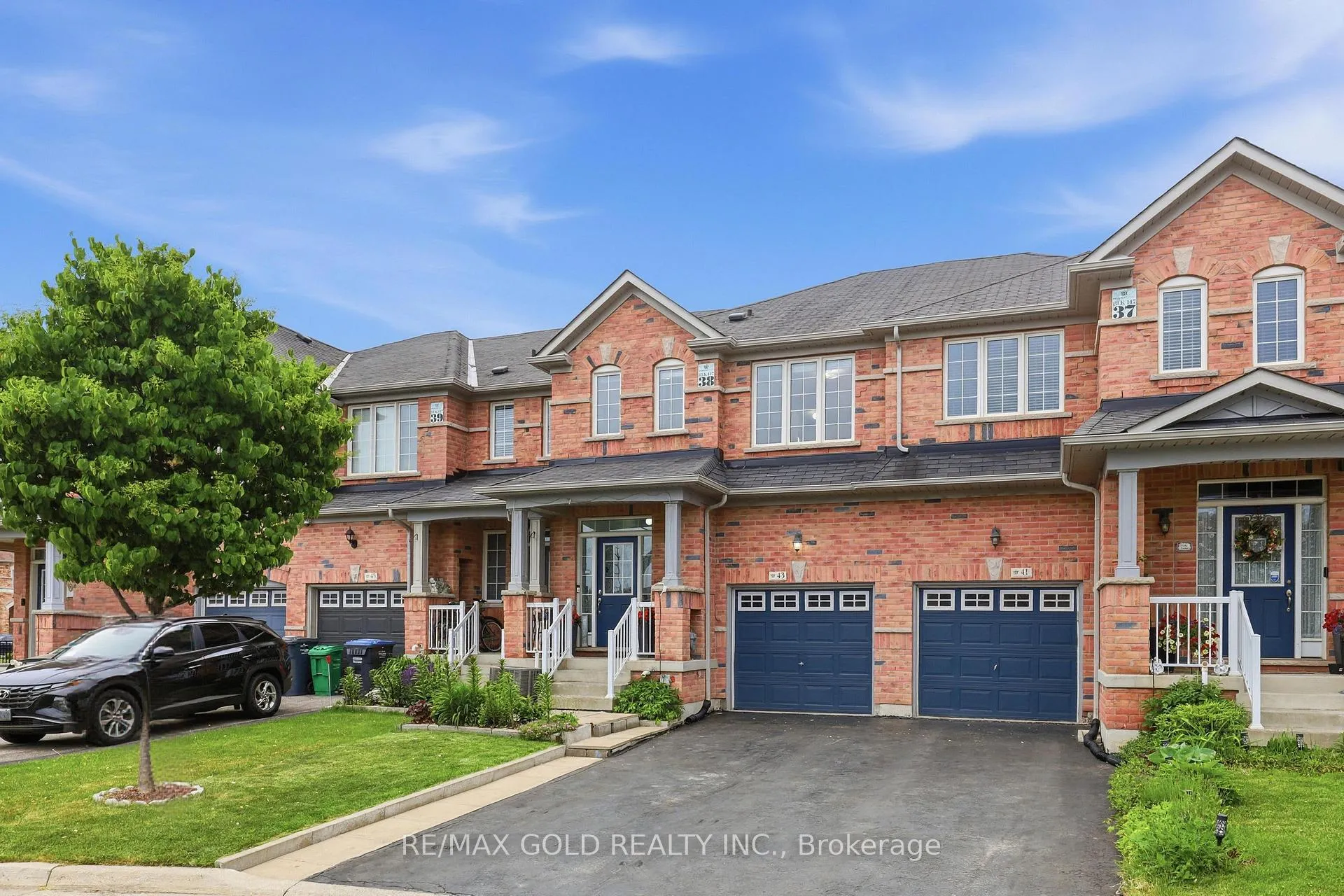 Photo 2 of 43 Hatton Court, Brampton, Credit Valley — HOMEH