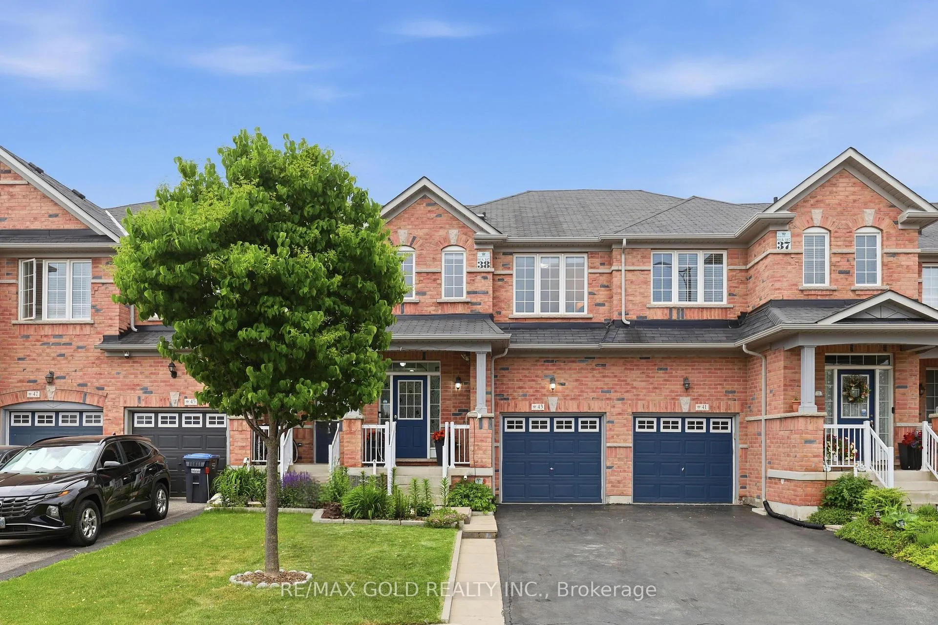 Photo 3 of 43 Hatton Court, Brampton, Credit Valley — HOMEH