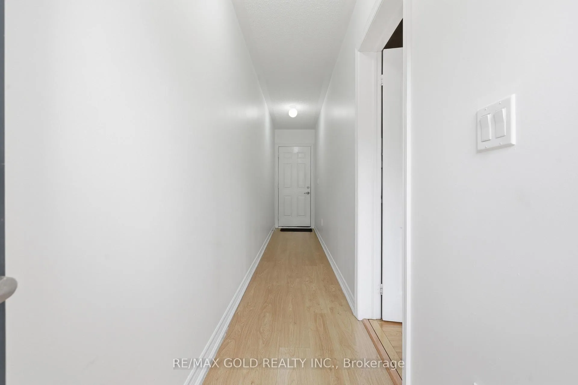 Photo 4 of 43 Hatton Court, Brampton, Credit Valley — HOMEH