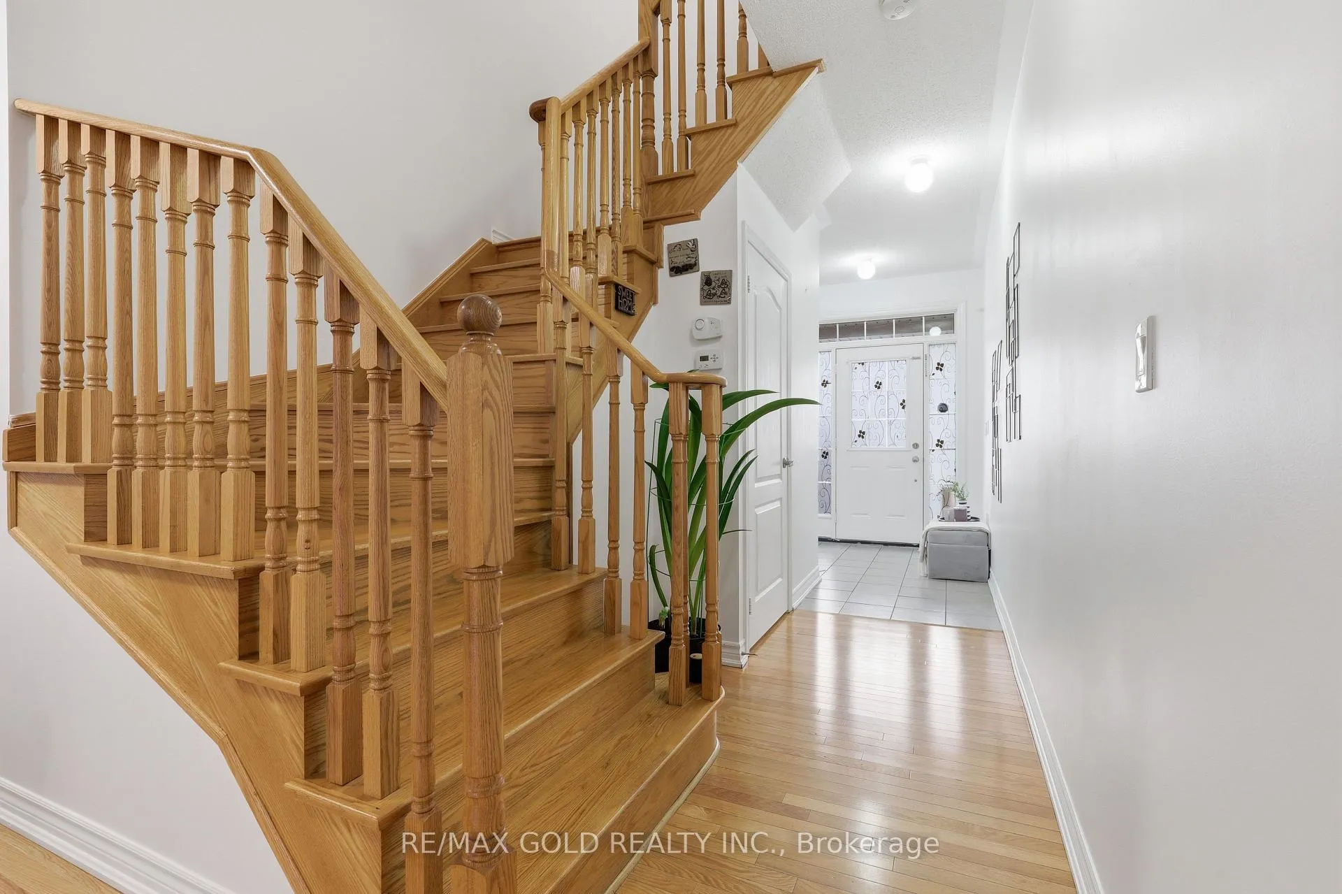 Photo 5 of 43 Hatton Court, Brampton, Credit Valley — HOMEH