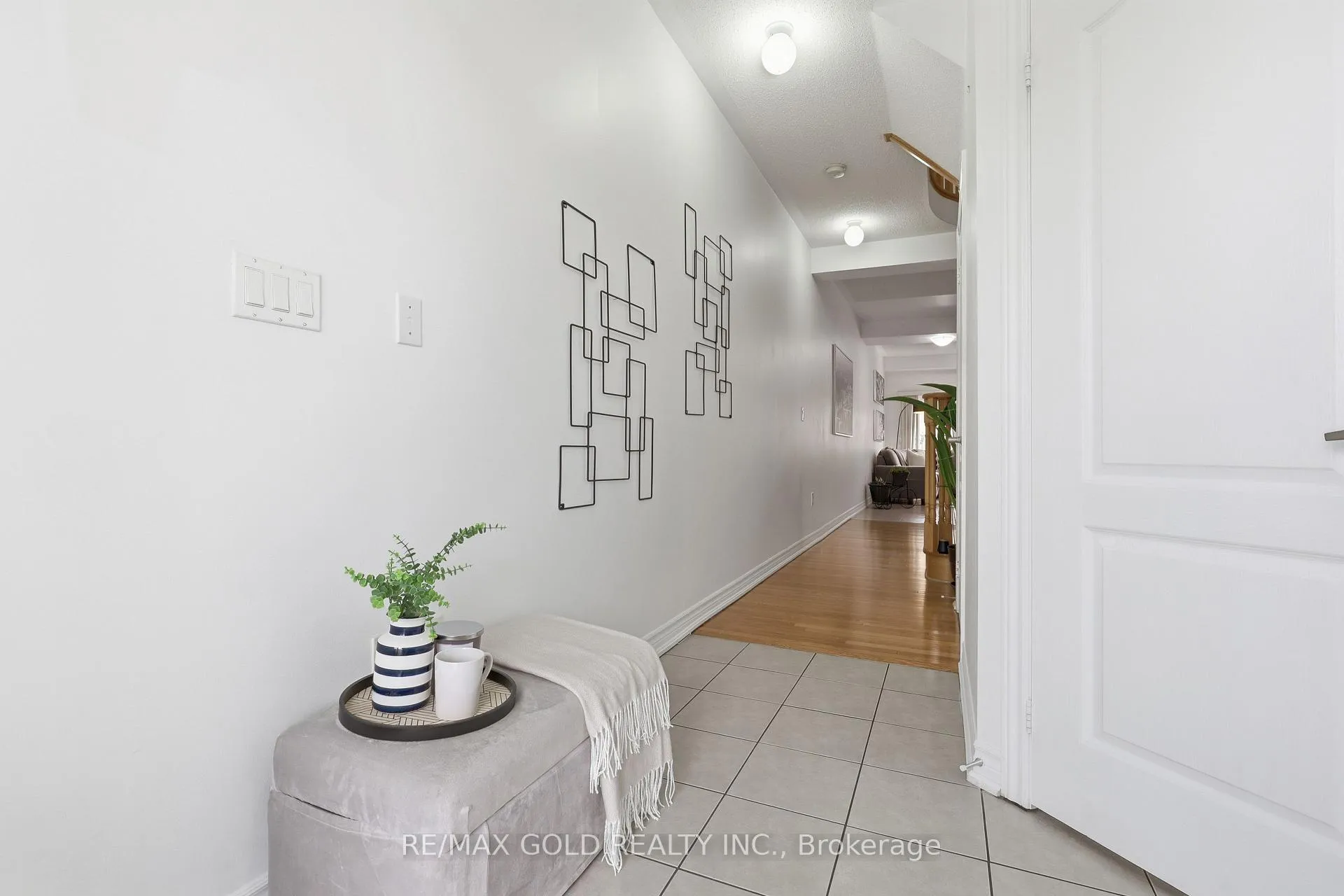 Photo 6 of 43 Hatton Court, Brampton, Credit Valley — HOMEH