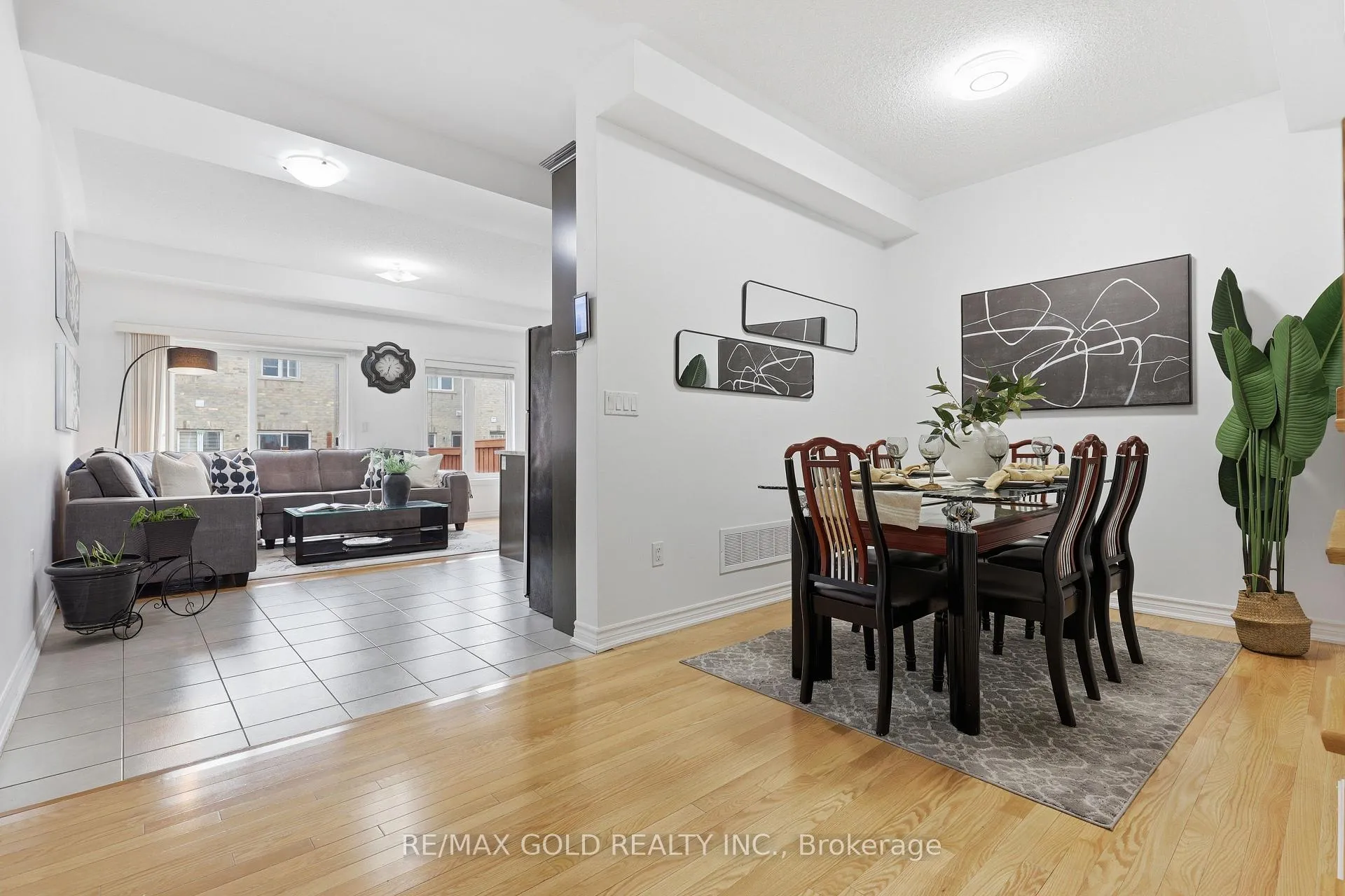 Photo 8 of 43 Hatton Court, Brampton, Credit Valley — HOMEH