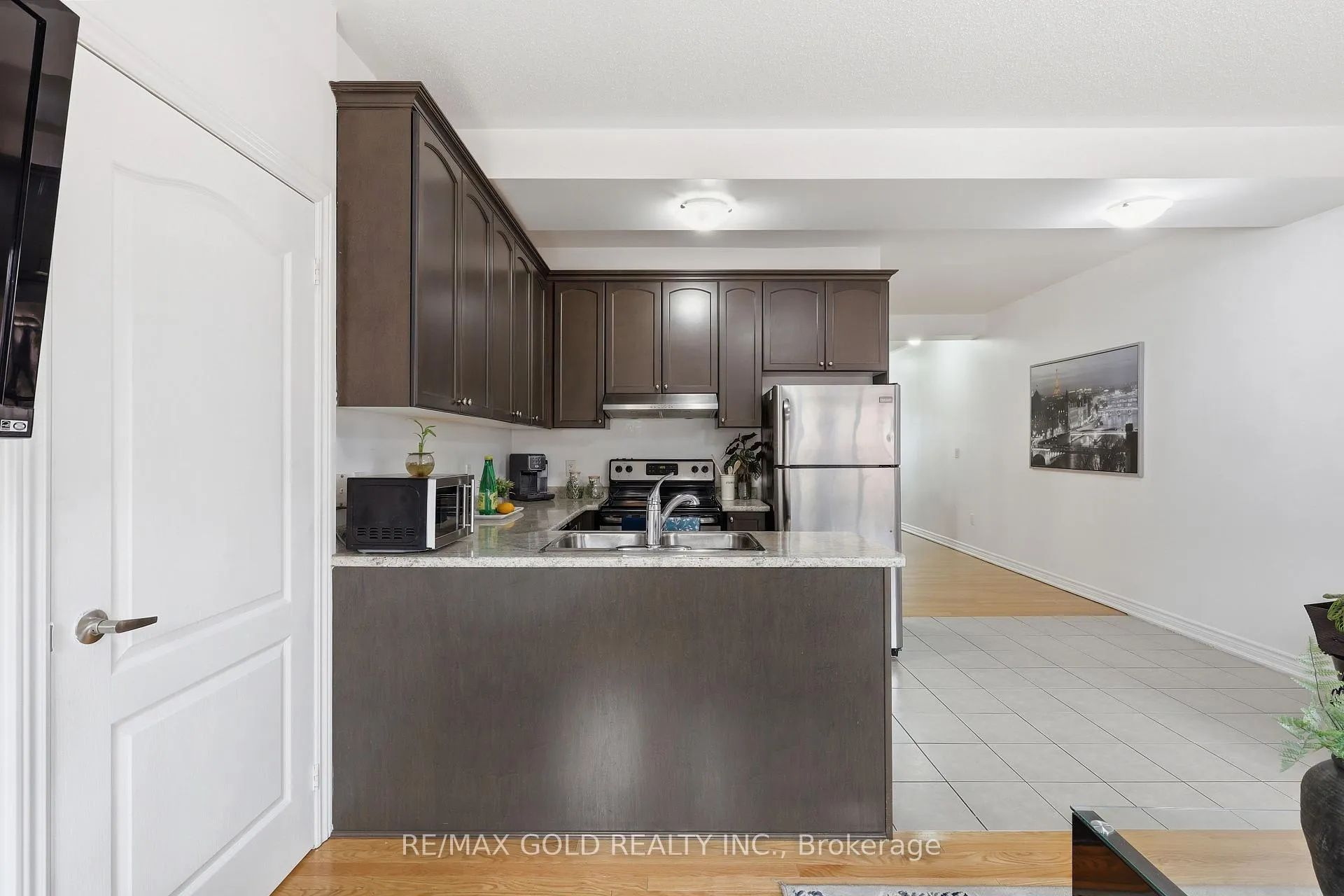 Photo 9 of 43 Hatton Court, Brampton, Credit Valley — HOMEH