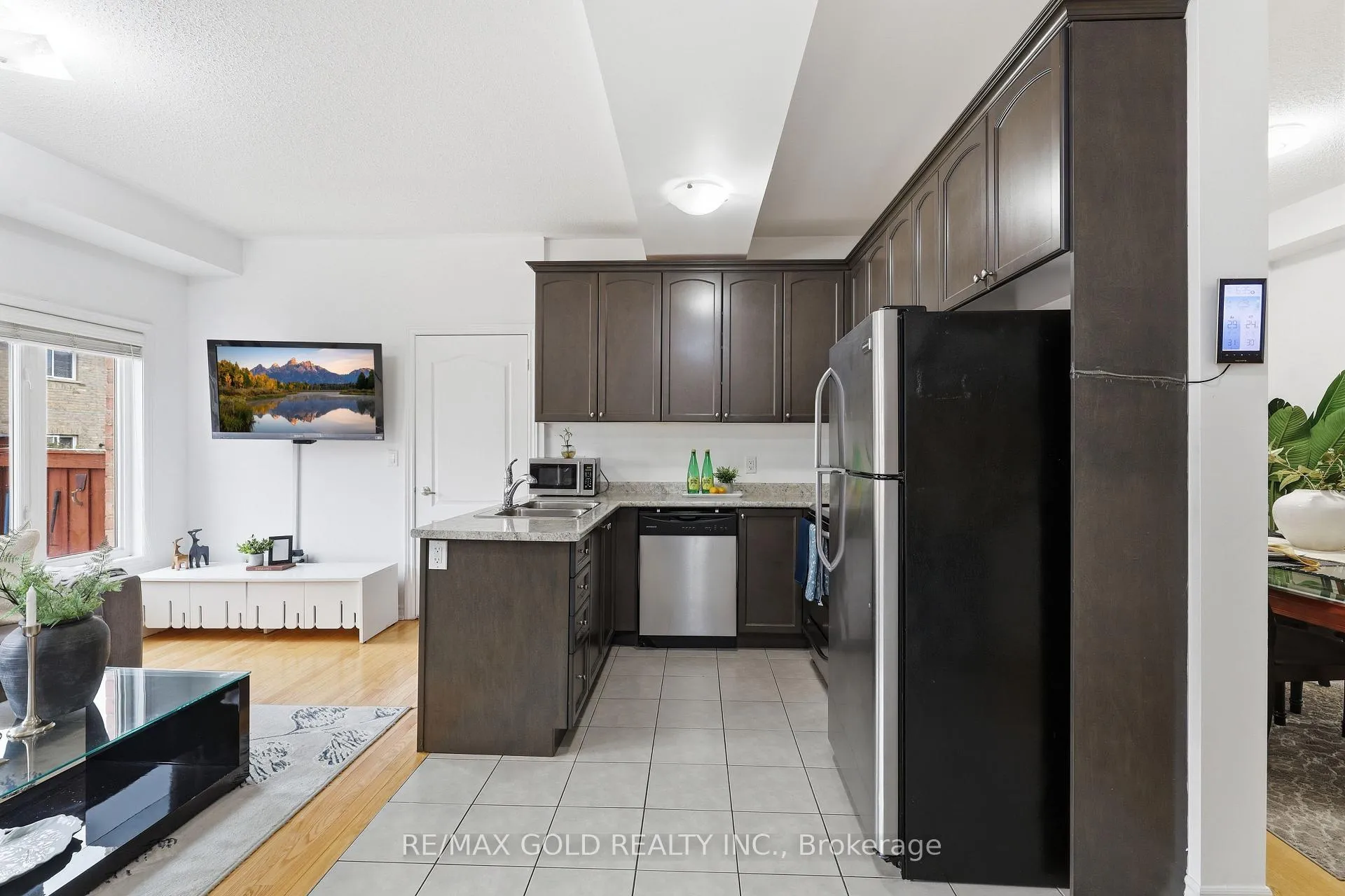 Photo 10 of 43 Hatton Court, Brampton, Credit Valley — HOMEH