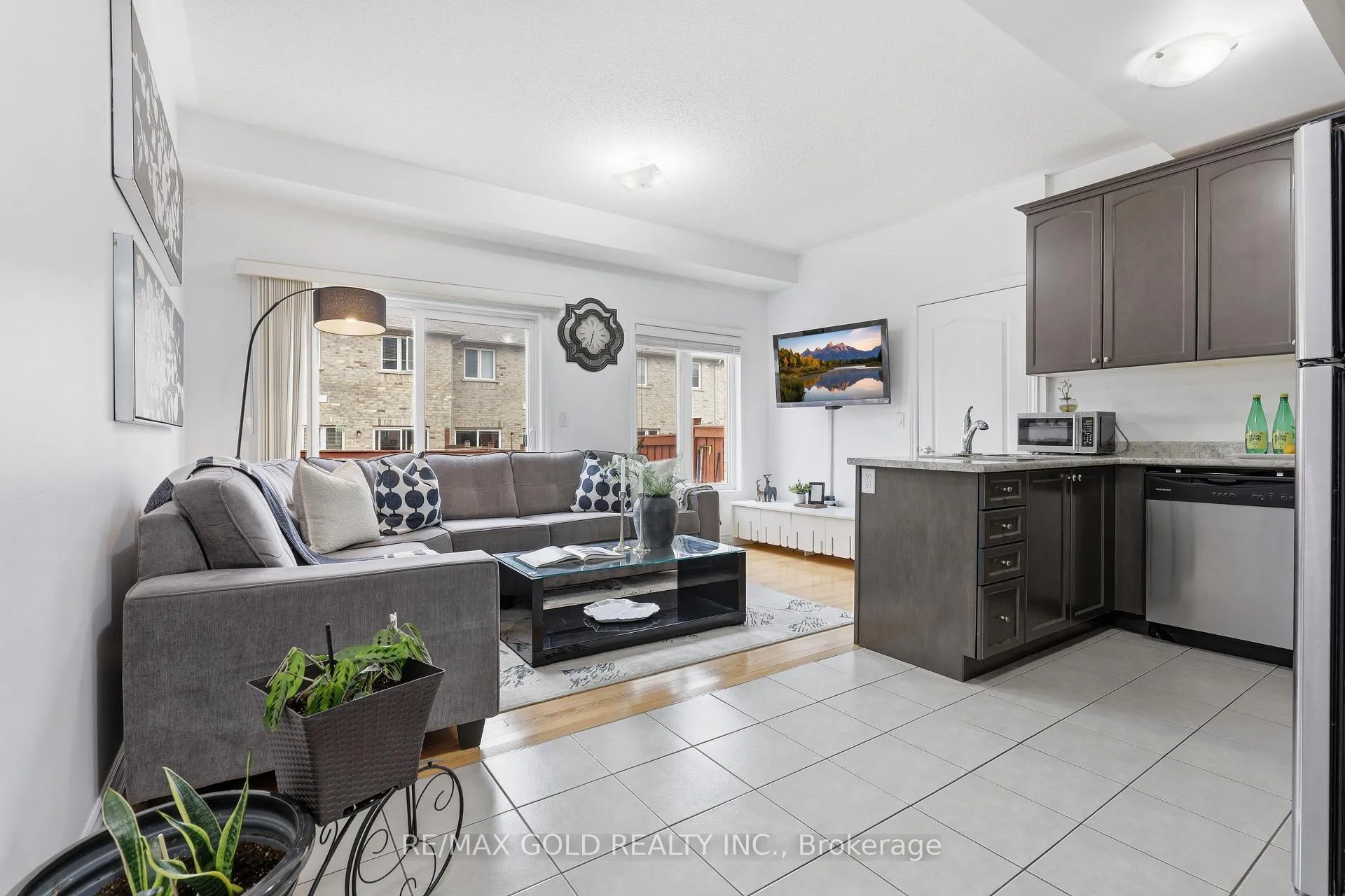 Photo 11 of 43 Hatton Court, Brampton, Credit Valley — HOMEH