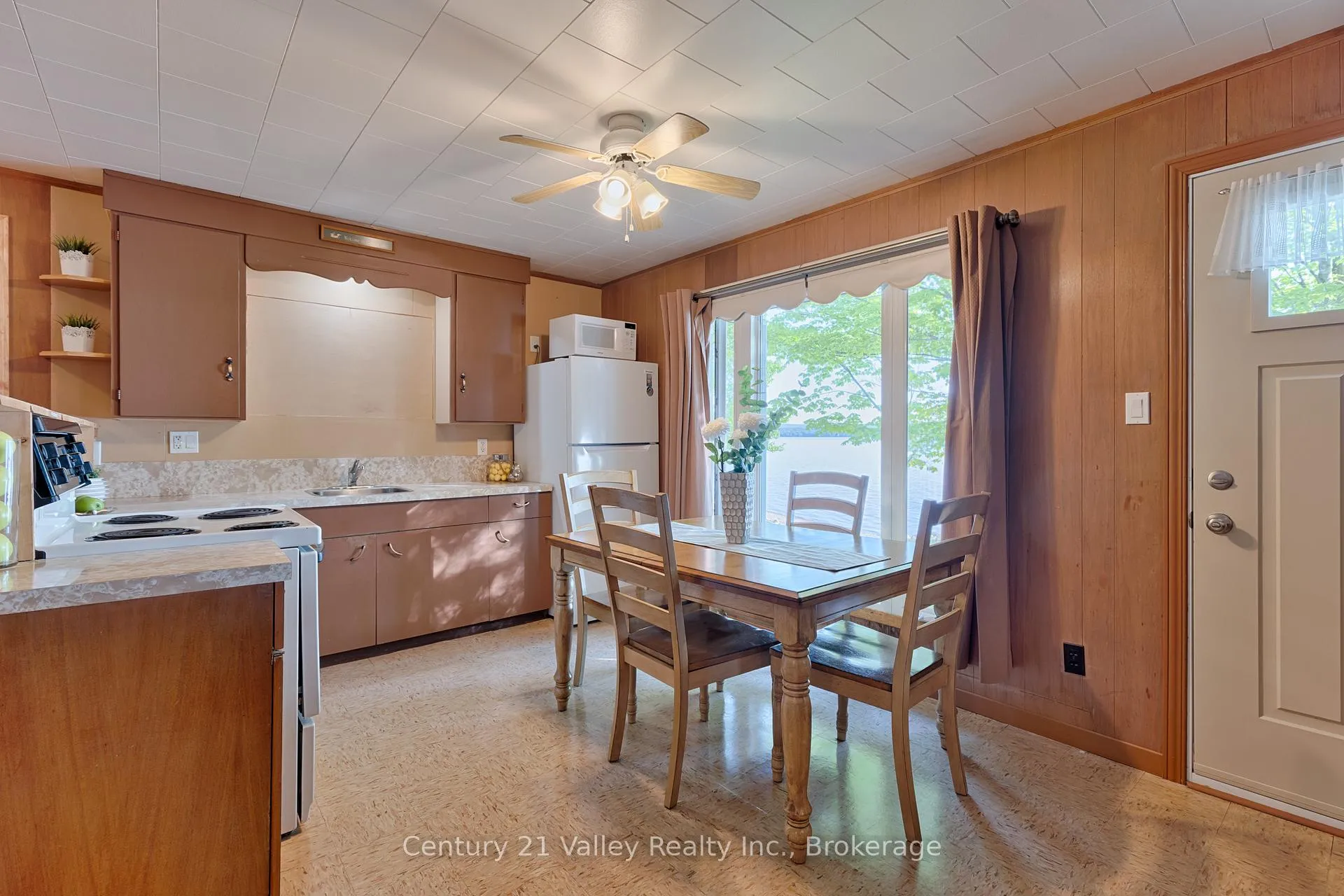 Photo 16 of 336 McMillan Road, North Algona Wilberforce, North Algona/Wilberforce Twp — HOMEH