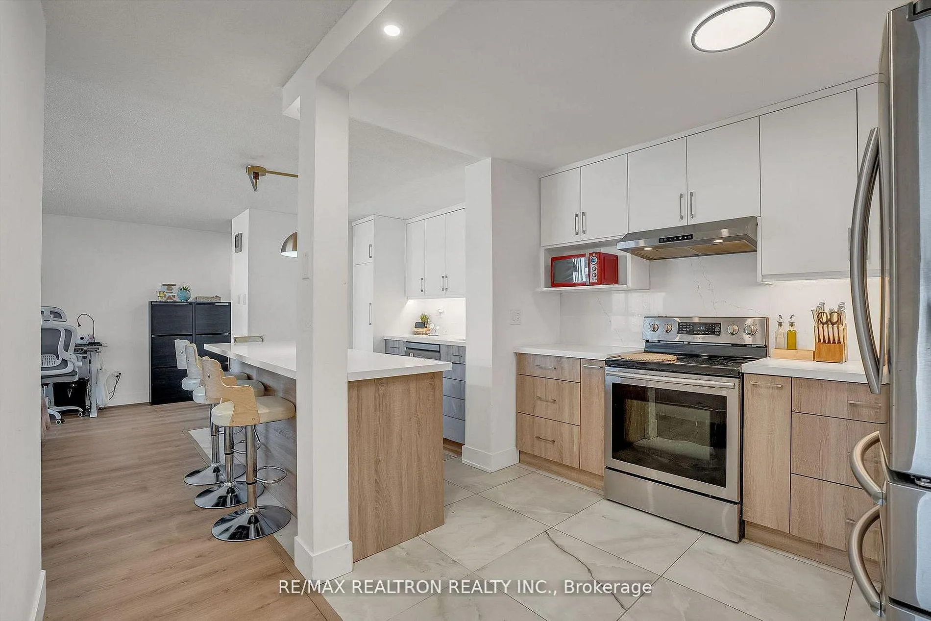 Photo 2 of Unit 1713, 4185 Shipp Drive, Mississauga, City Centre — HOMEH