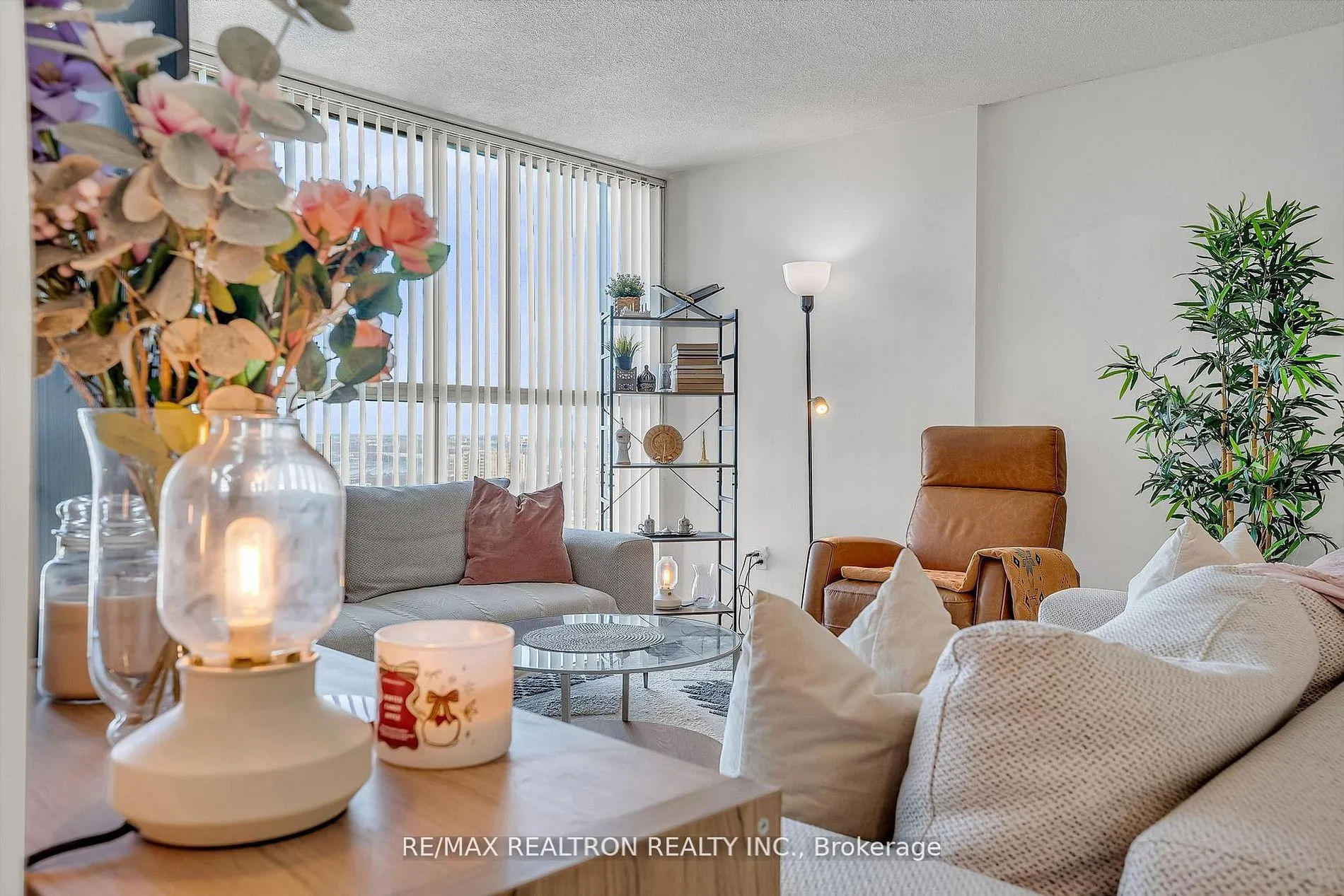 Photo 3 of Unit 1713, 4185 Shipp Drive, Mississauga, City Centre — HOMEH