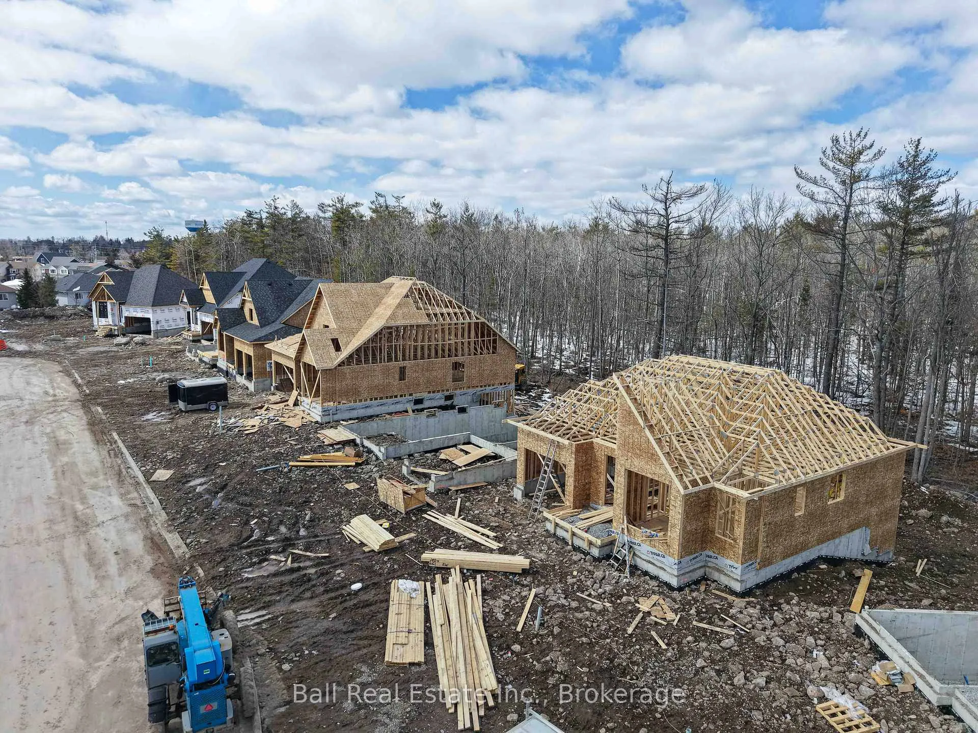 Photo 10 of 43 Hemlock Crescent, Kawartha Lakes, Bobcaygeon — HOMEH
