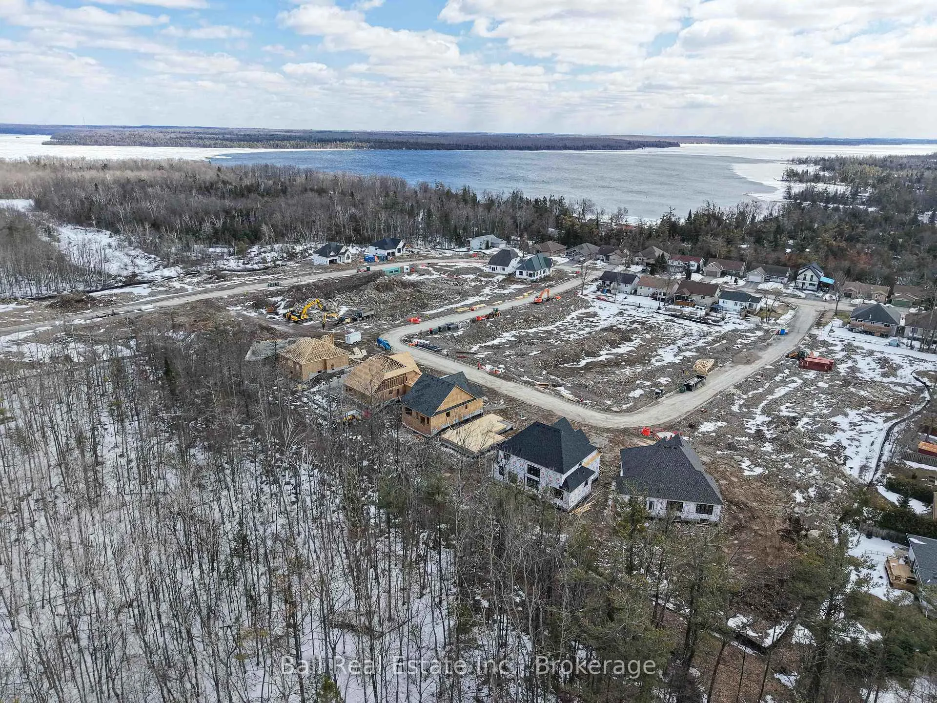 Photo 28 of 43 Hemlock Crescent, Kawartha Lakes, Bobcaygeon — HOMEH