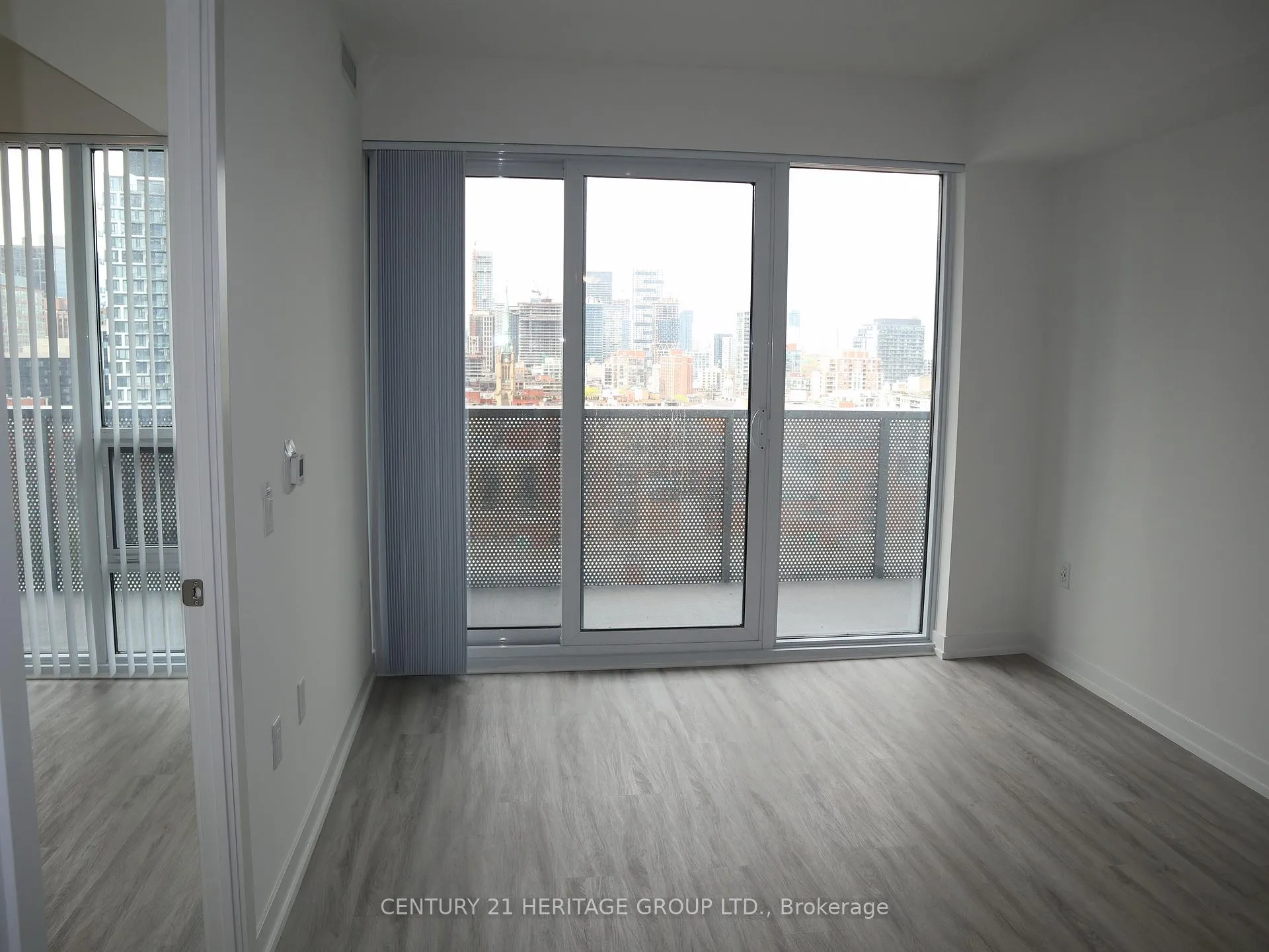 Photo 10 of Unit 1903, 55 Cooper Street, Toronto, Waterfront Communities — HOMEH