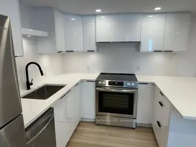 Photo 2 of Unit 2, 696 Holt Crescent, Ottawa, Elmvale Acres — HOMEH