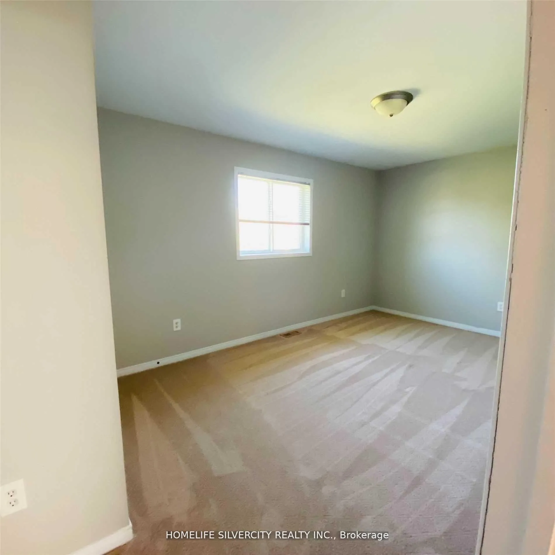 Photo 4 of 3090 Stone Ridge Boulevard, Orillia — HOMEH