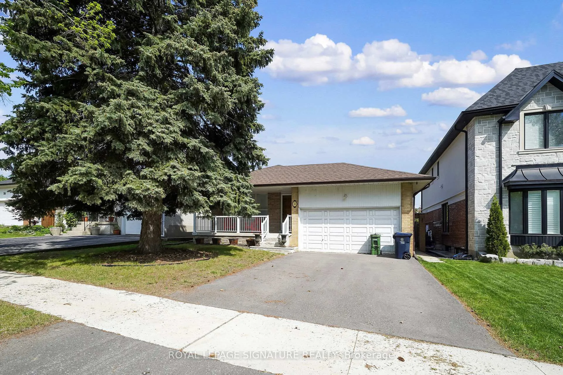 Photo 1 of 22 Hamptonbrook Drive, Etobicoke, Willowridge-Martingrove-Richview — HOMEH