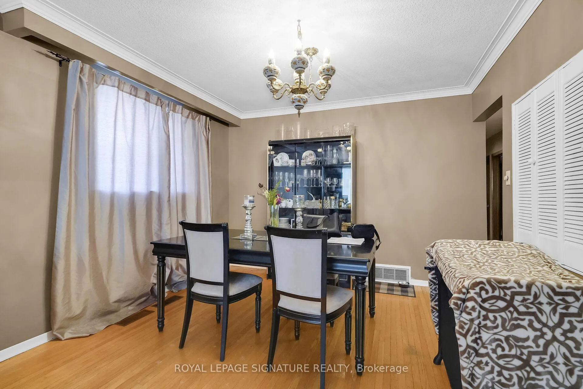 Photo 10 of 22 Hamptonbrook Drive, Etobicoke, Willowridge-Martingrove-Richview — HOMEH