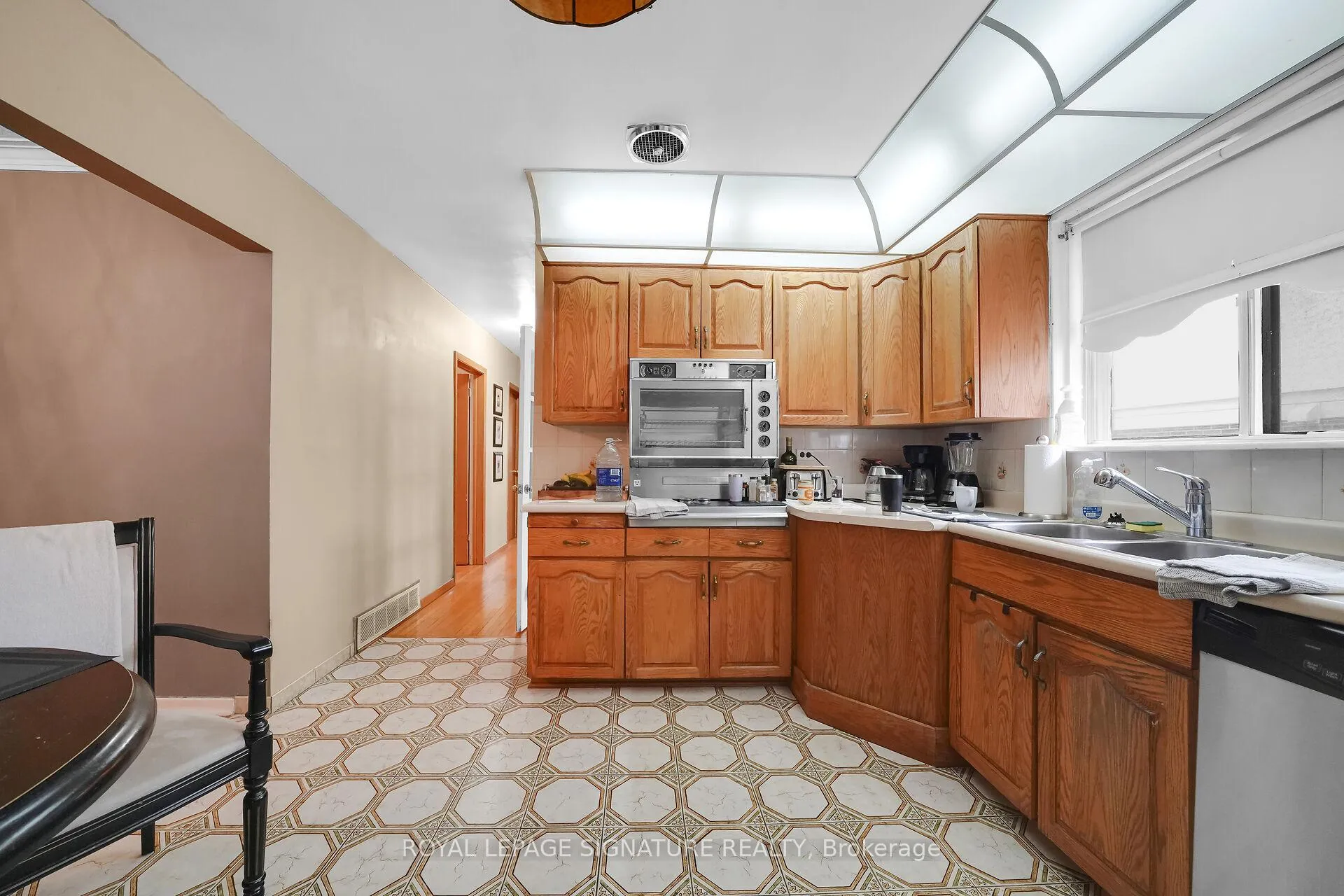 Photo 12 of 22 Hamptonbrook Drive, Etobicoke, Willowridge-Martingrove-Richview — HOMEH