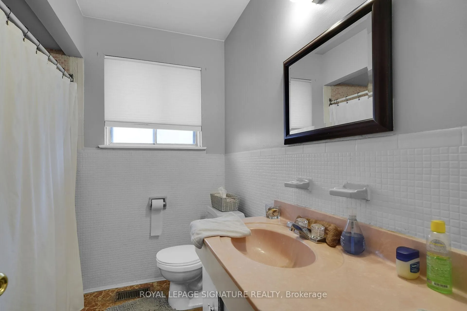 Photo 17 of 22 Hamptonbrook Drive, Etobicoke, Willowridge-Martingrove-Richview — HOMEH