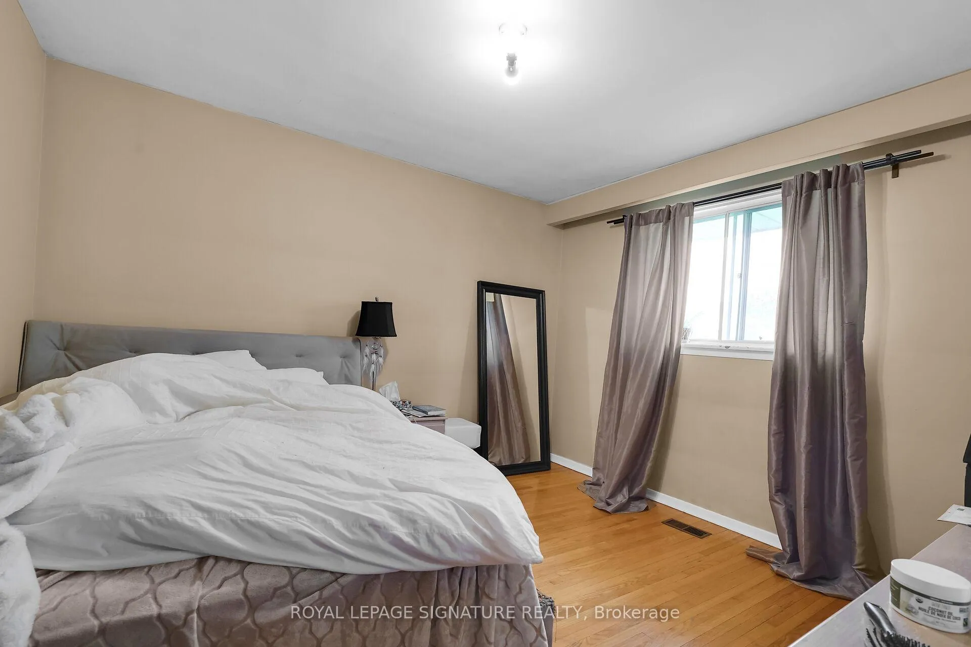 Photo 18 of 22 Hamptonbrook Drive, Etobicoke, Willowridge-Martingrove-Richview — HOMEH