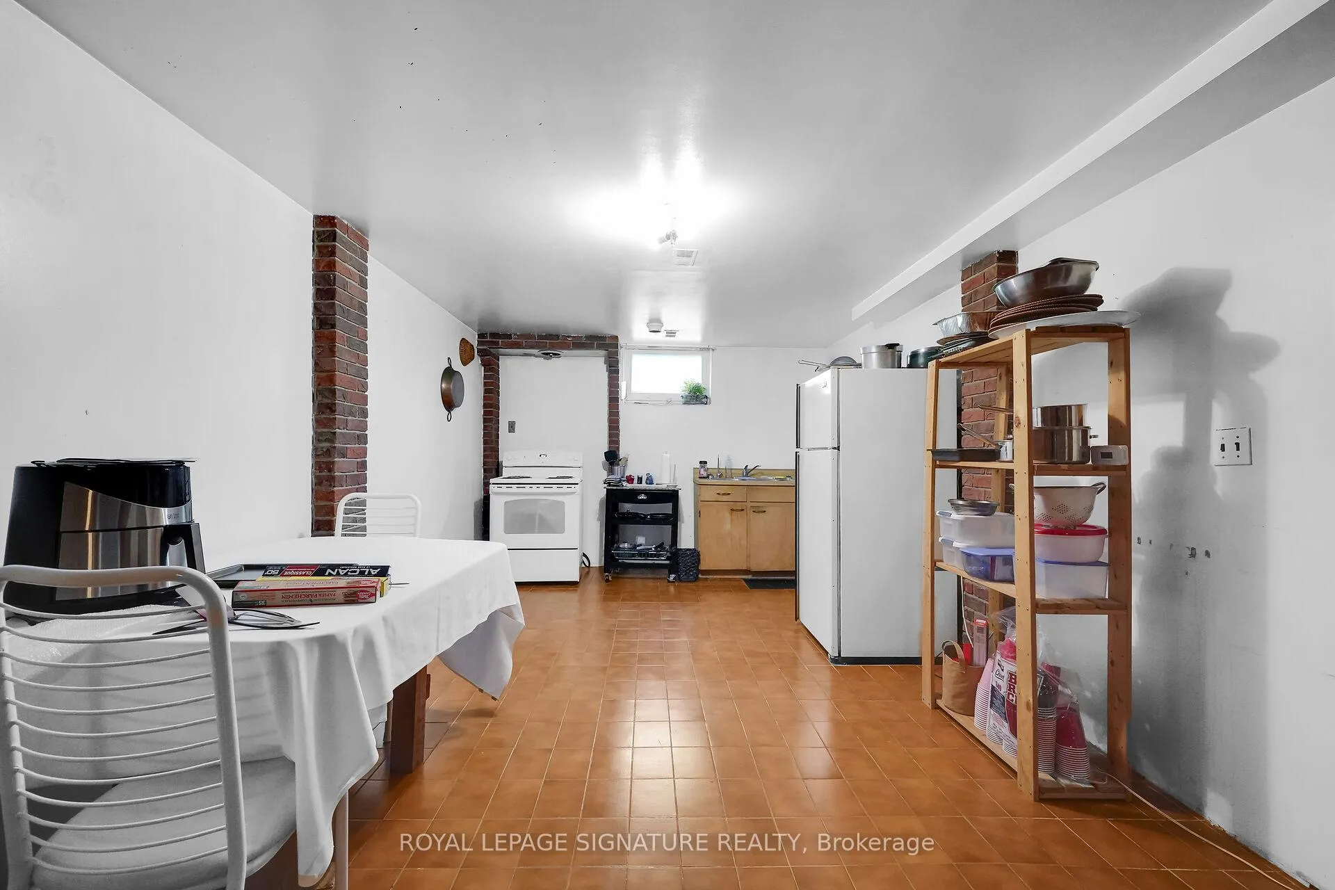 Photo 23 of 22 Hamptonbrook Drive, Etobicoke, Willowridge-Martingrove-Richview — HOMEH