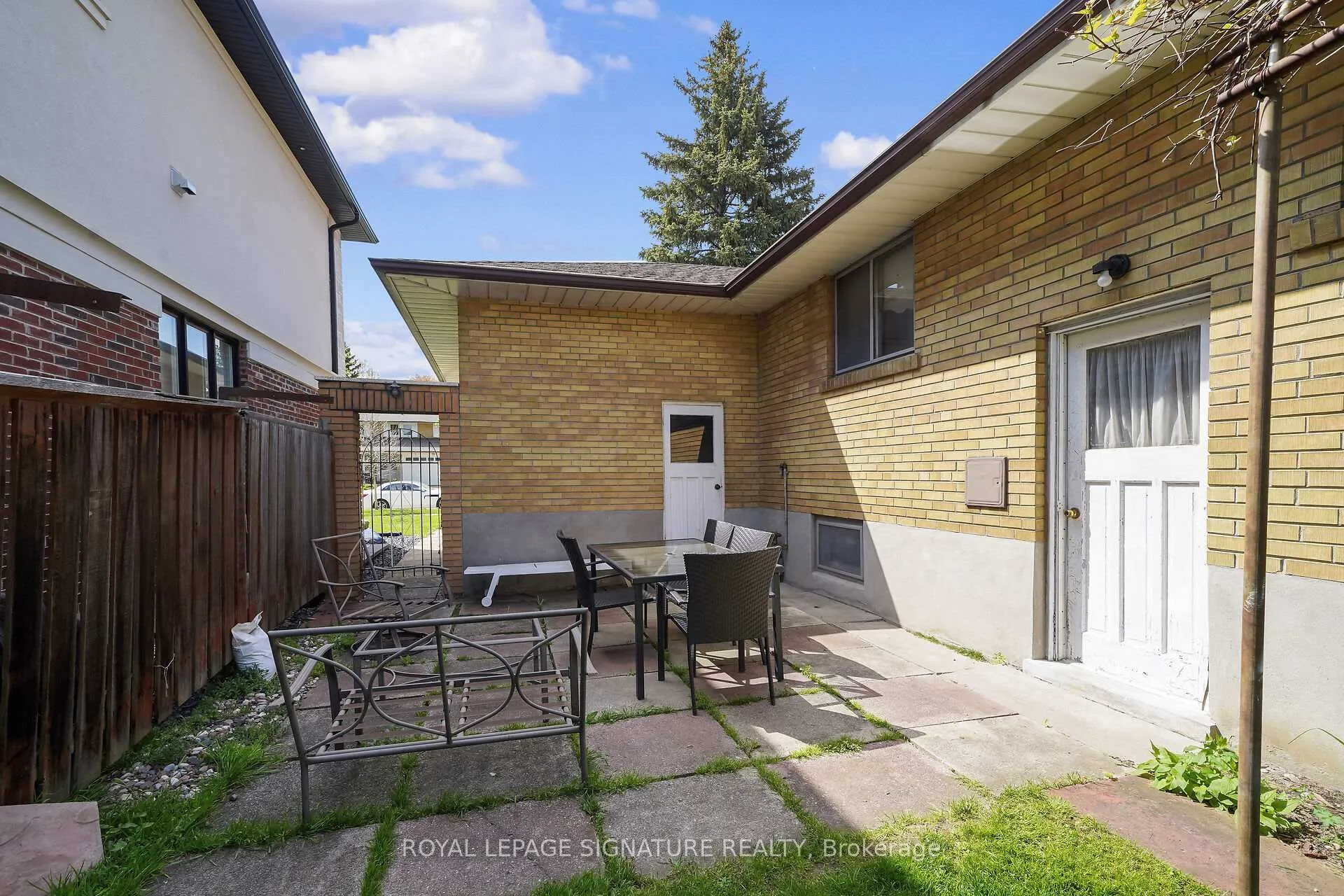 Photo 28 of 22 Hamptonbrook Drive, Etobicoke, Willowridge-Martingrove-Richview — HOMEH