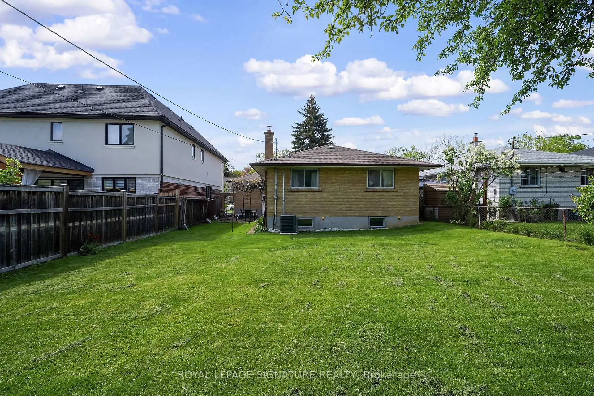 Photo 31 of 22 Hamptonbrook Drive, Etobicoke, Willowridge-Martingrove-Richview — HOMEH
