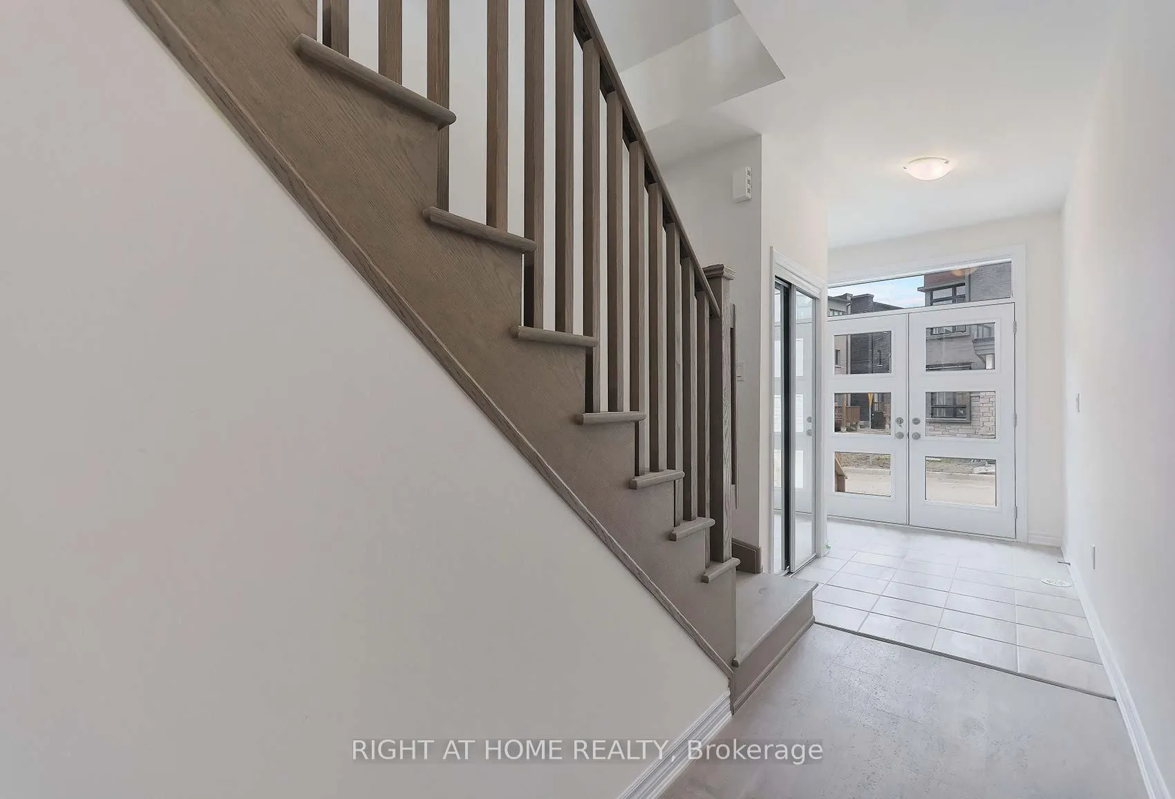 Photo 4 of 19 Paradox Street, Vaughan, Elder Mills — HOMEH