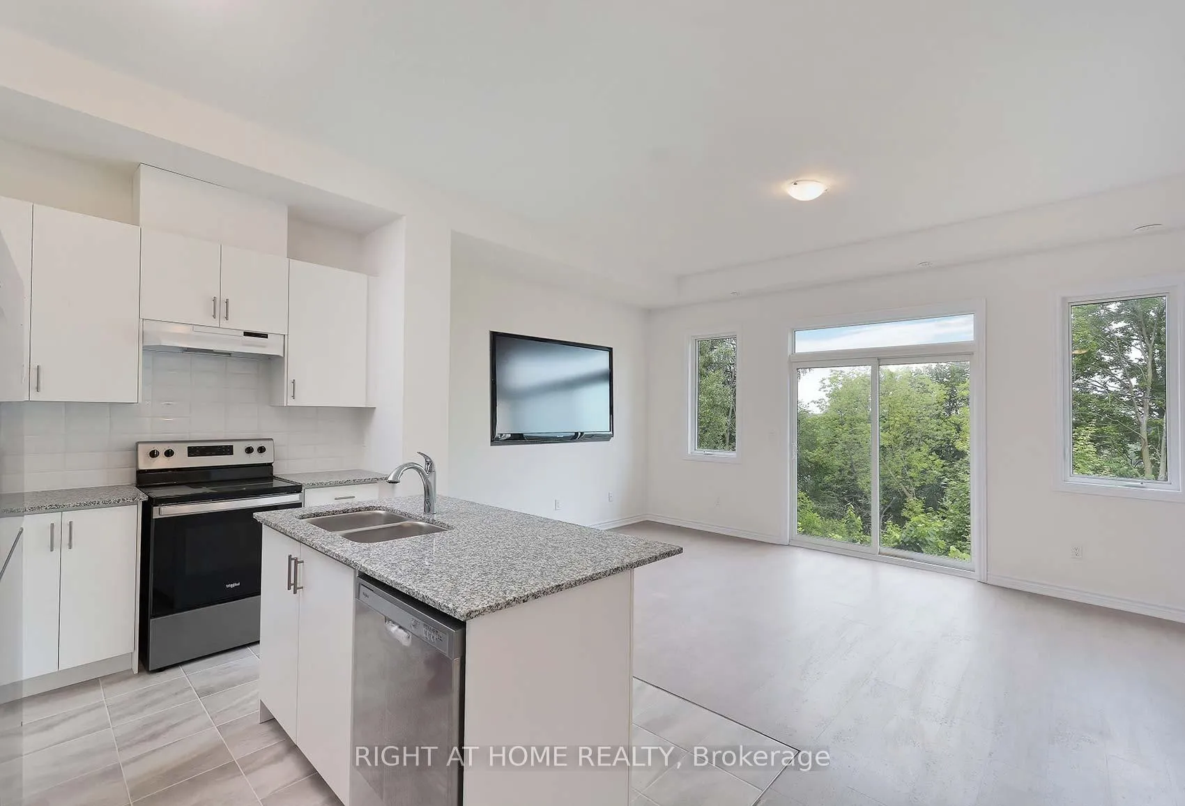 Photo 6 of 19 Paradox Street, Vaughan, Elder Mills — HOMEH