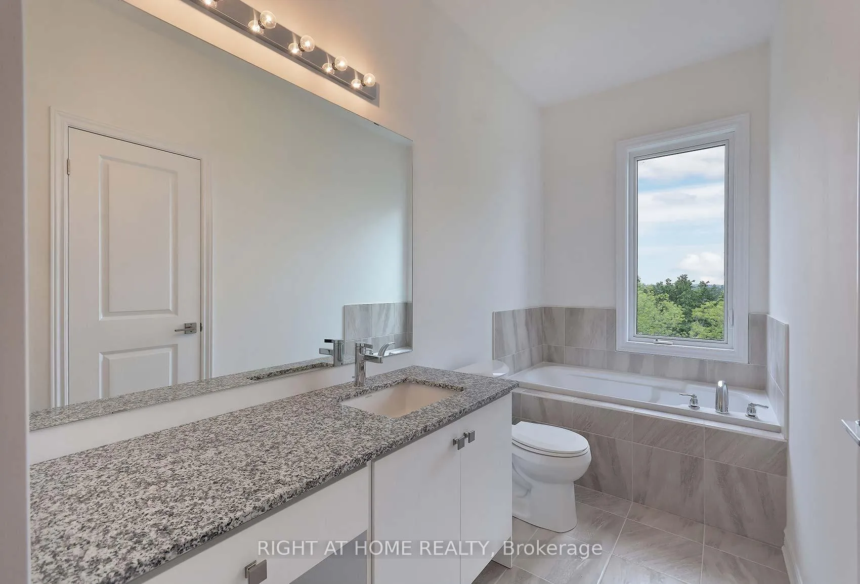Photo 20 of 19 Paradox Street, Vaughan, Elder Mills — HOMEH