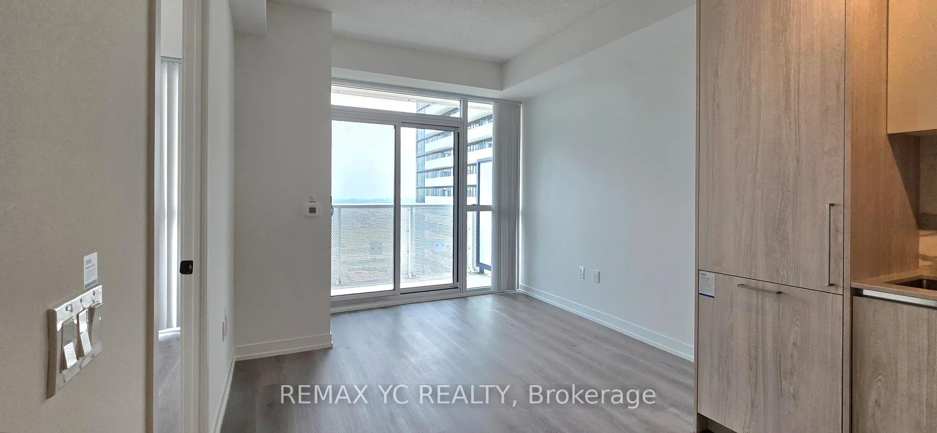 Photo 3 of Unit 4303, 225 Commerce Street, Vaughan, Vaughan Corporate Centre — HOMEH