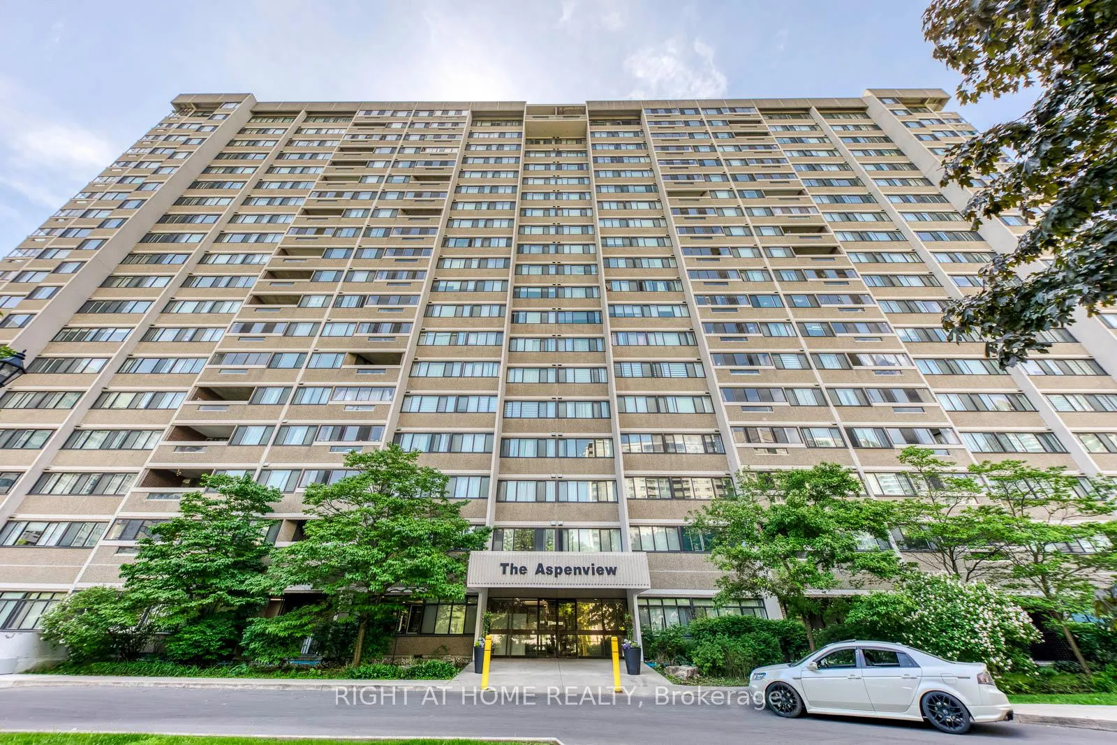 Photo 2 of Unit 607, 50 Elm Drive E, Mississauga, Mississauga Valleys — HOMEH