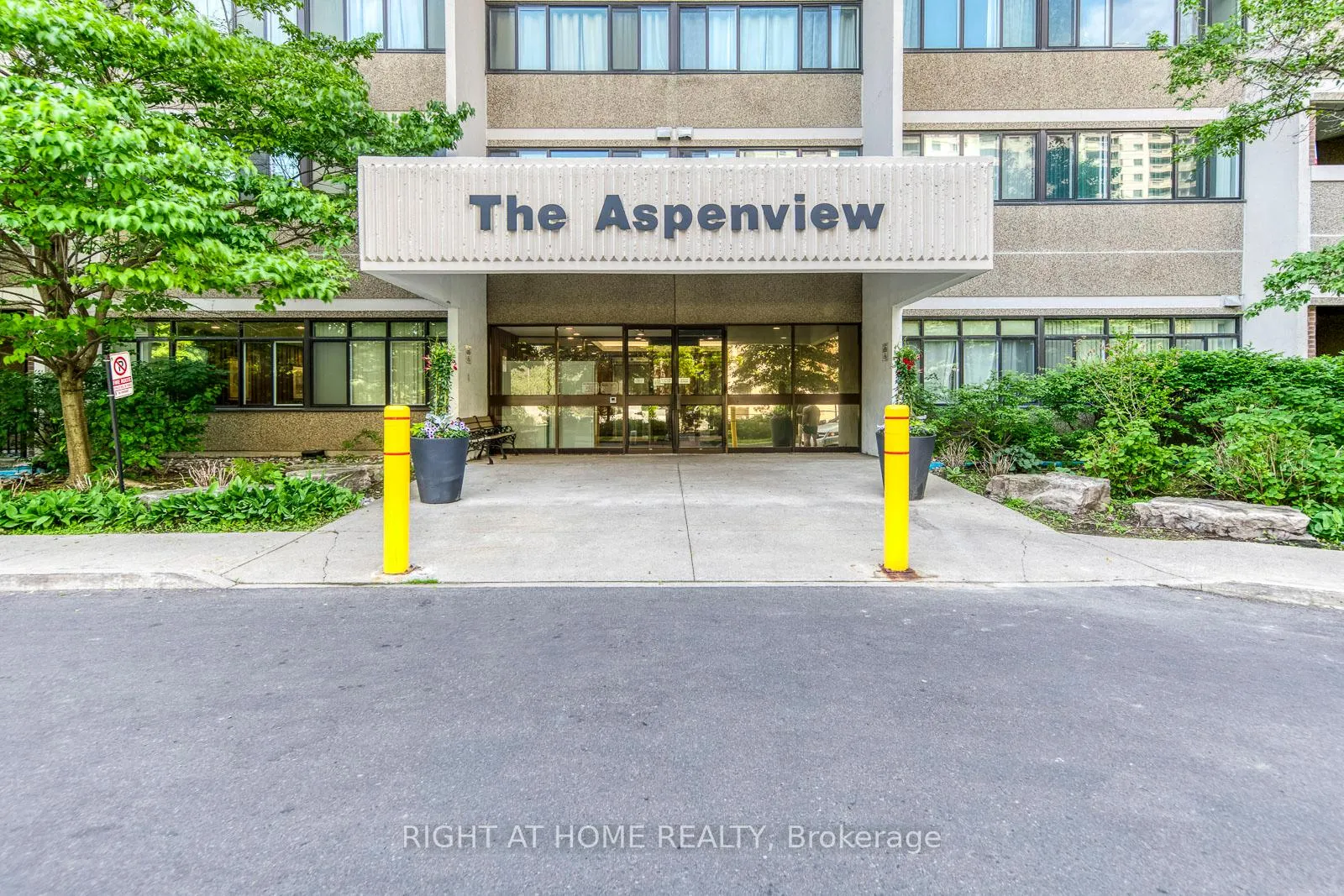 Photo 3 of Unit 607, 50 Elm Drive E, Mississauga, Mississauga Valleys — HOMEH