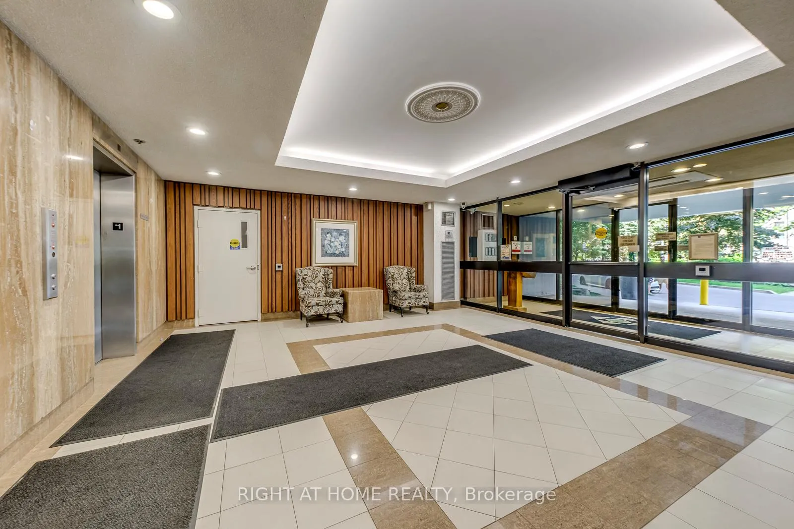 Photo 4 of Unit 607, 50 Elm Drive E, Mississauga, Mississauga Valleys — HOMEH