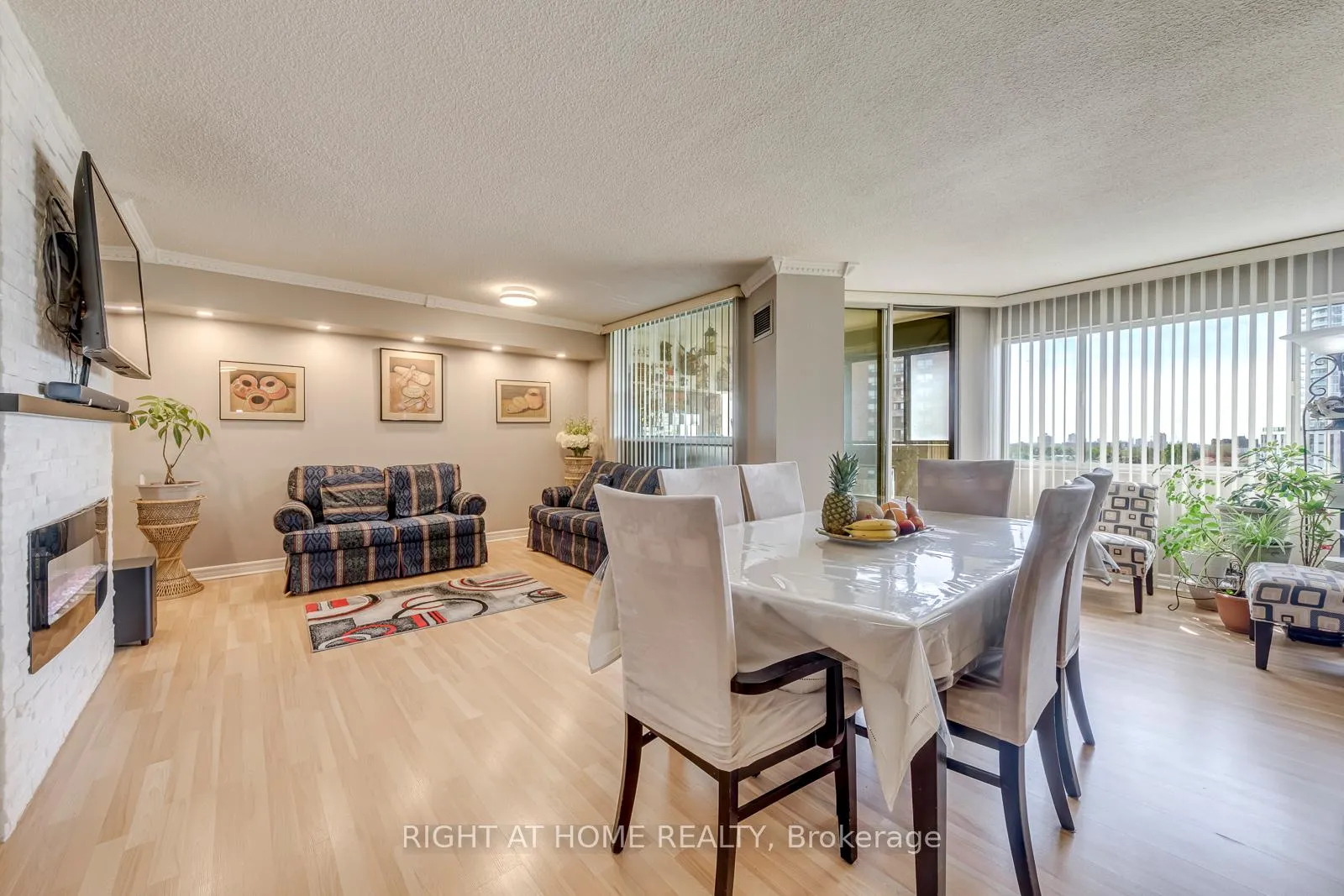 Photo 8 of Unit 607, 50 Elm Drive E, Mississauga, Mississauga Valleys — HOMEH