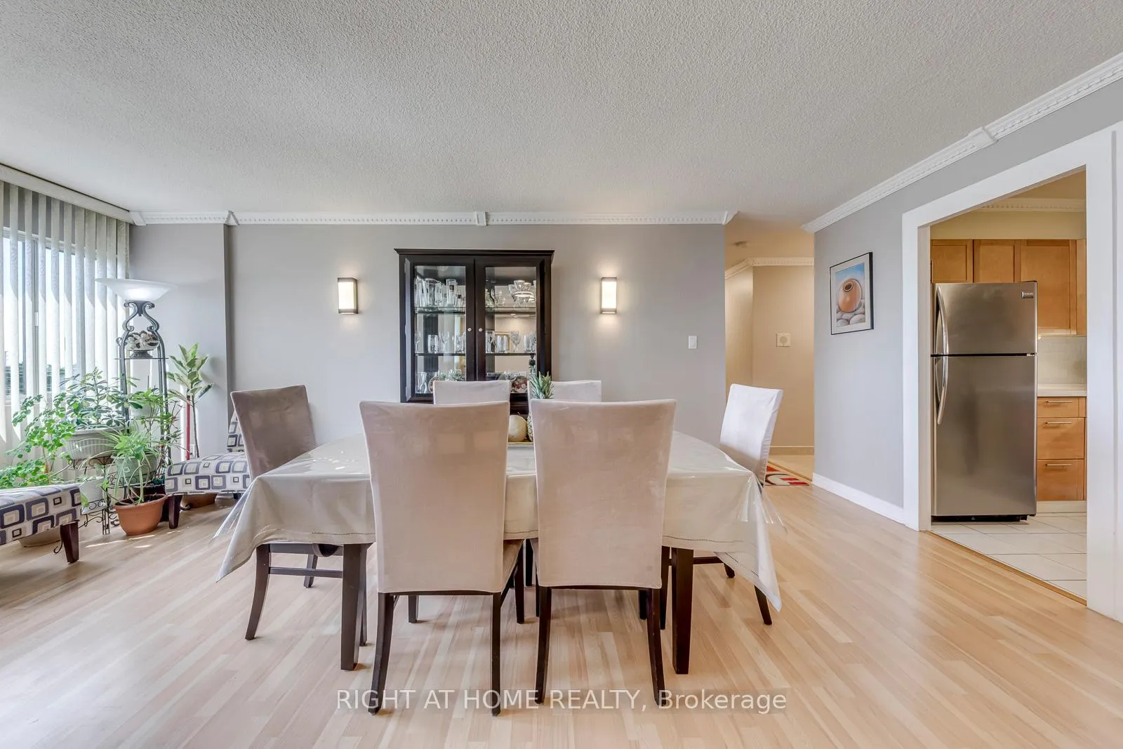 Photo 13 of Unit 607, 50 Elm Drive E, Mississauga, Mississauga Valleys — HOMEH