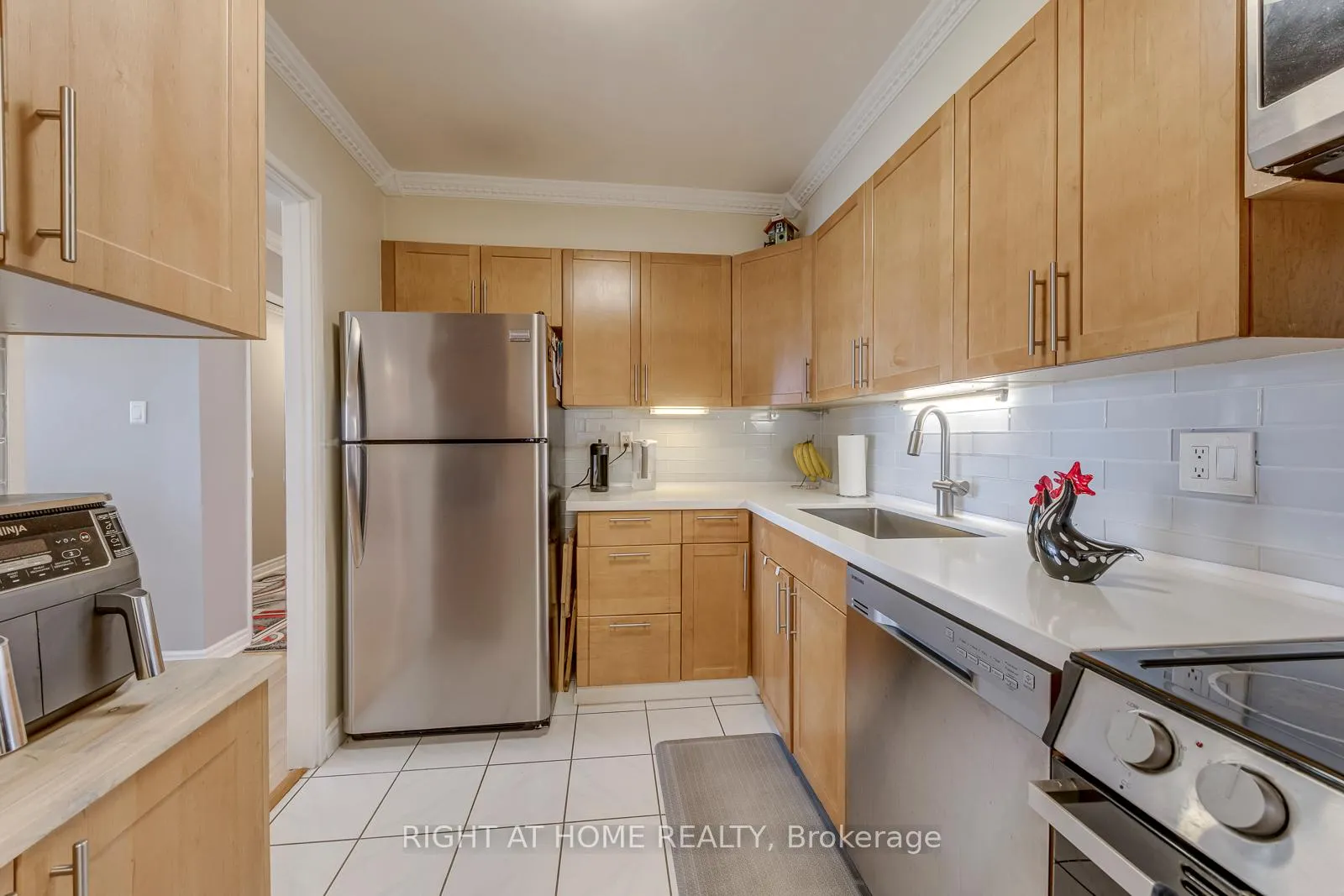 Photo 21 of Unit 607, 50 Elm Drive E, Mississauga, Mississauga Valleys — HOMEH