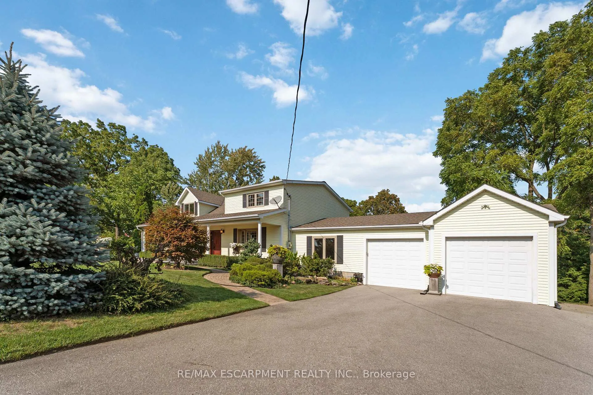 Photo 4 of 493 Ridge Road E, Grimsby, Grimsby Escarpment — HOMEH
