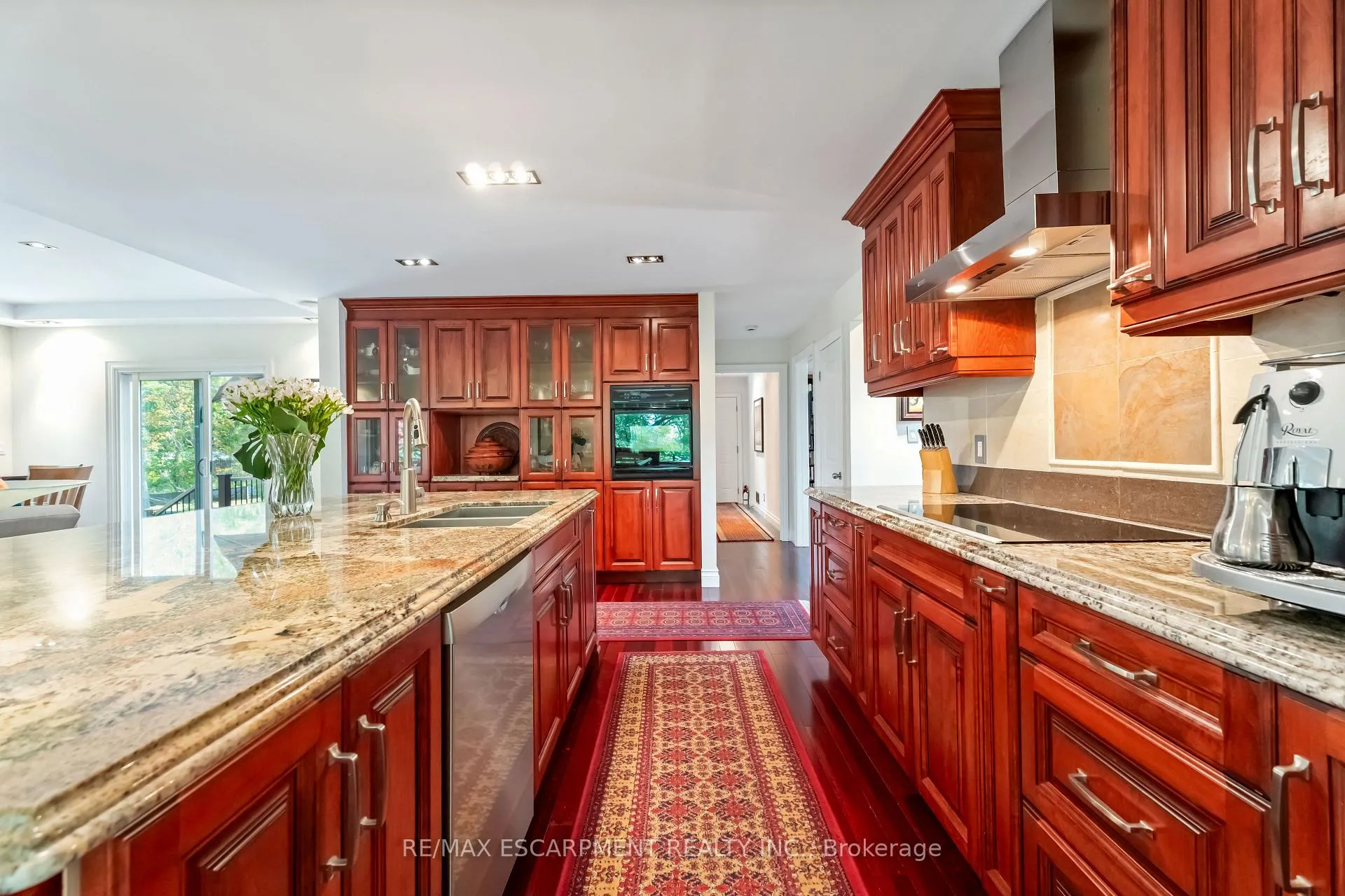 Photo 17 of 493 Ridge Road E, Grimsby, Grimsby Escarpment — HOMEH